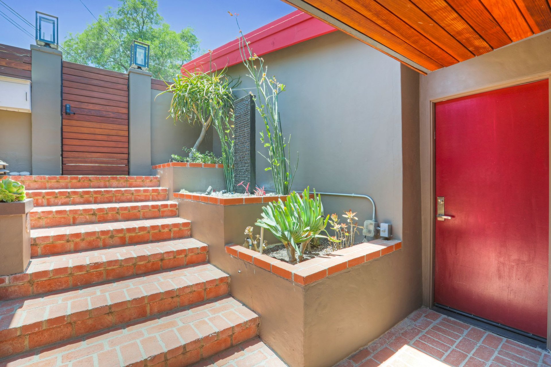  7185 Pacific View Dr