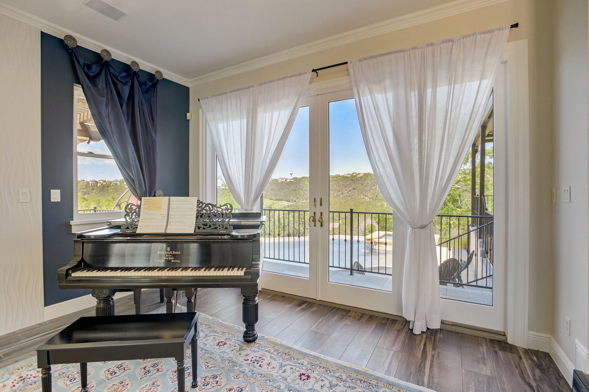 Hill Country Paradise: Luxurious 4/3 Home with Heated Pool/Spa and Spectacular Sunset Views in River Place!