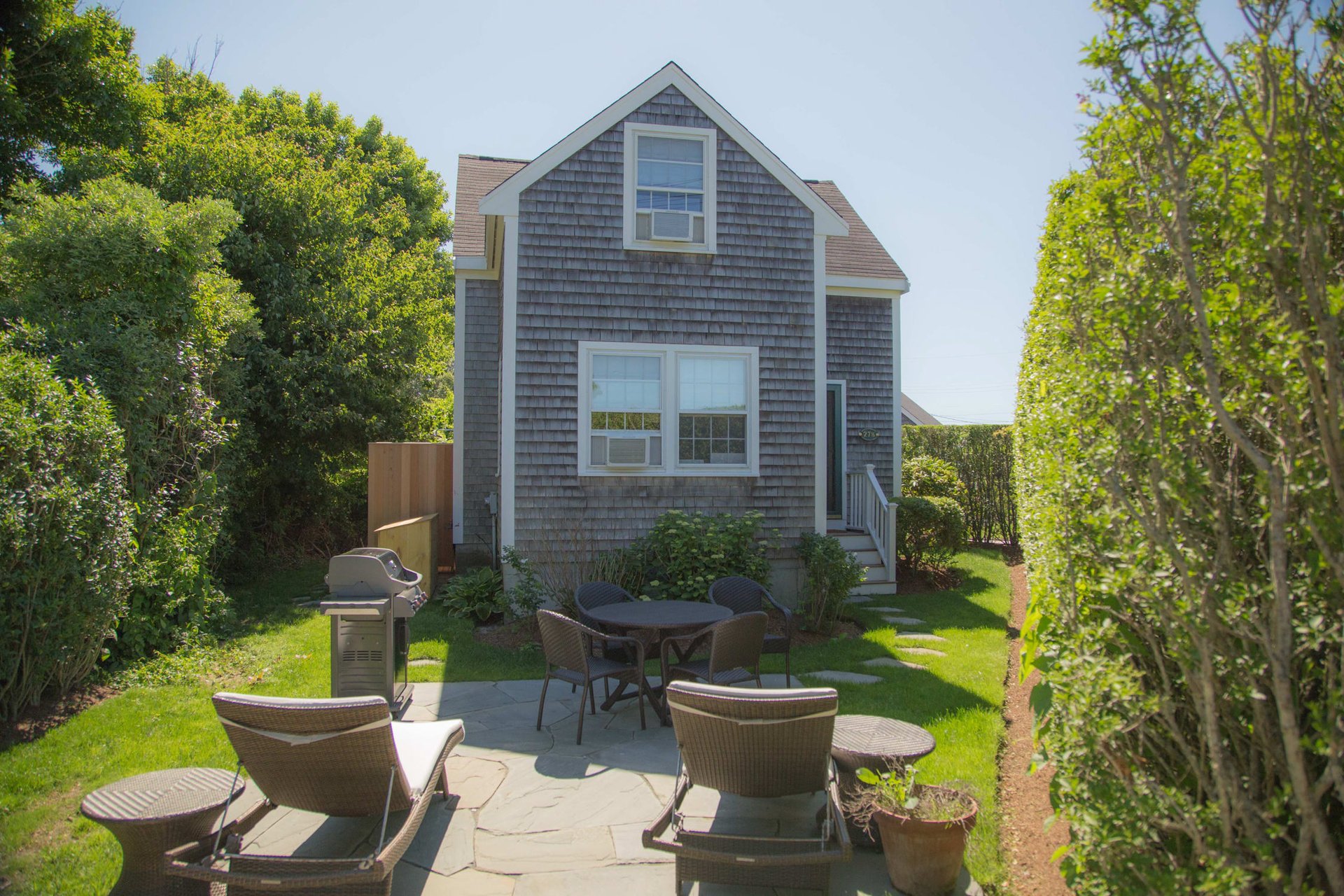 27.5 N Beach St