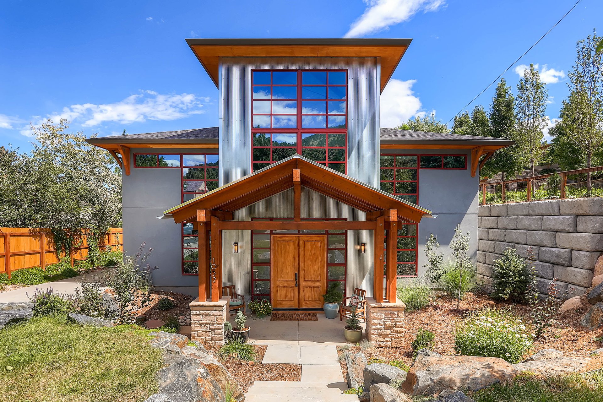 1052 Rosehill Dr