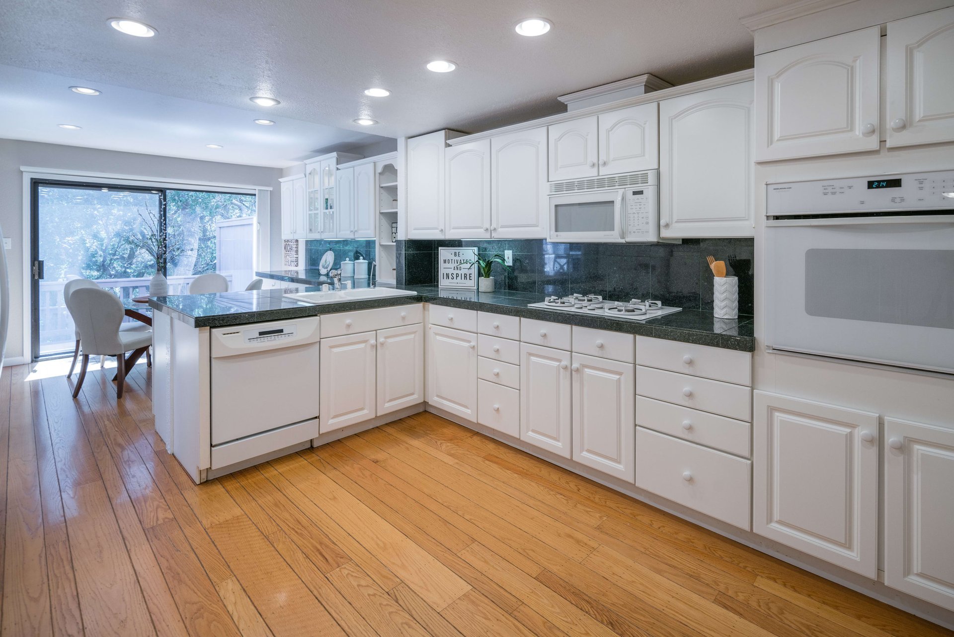 1661 Sugarloaf Dr