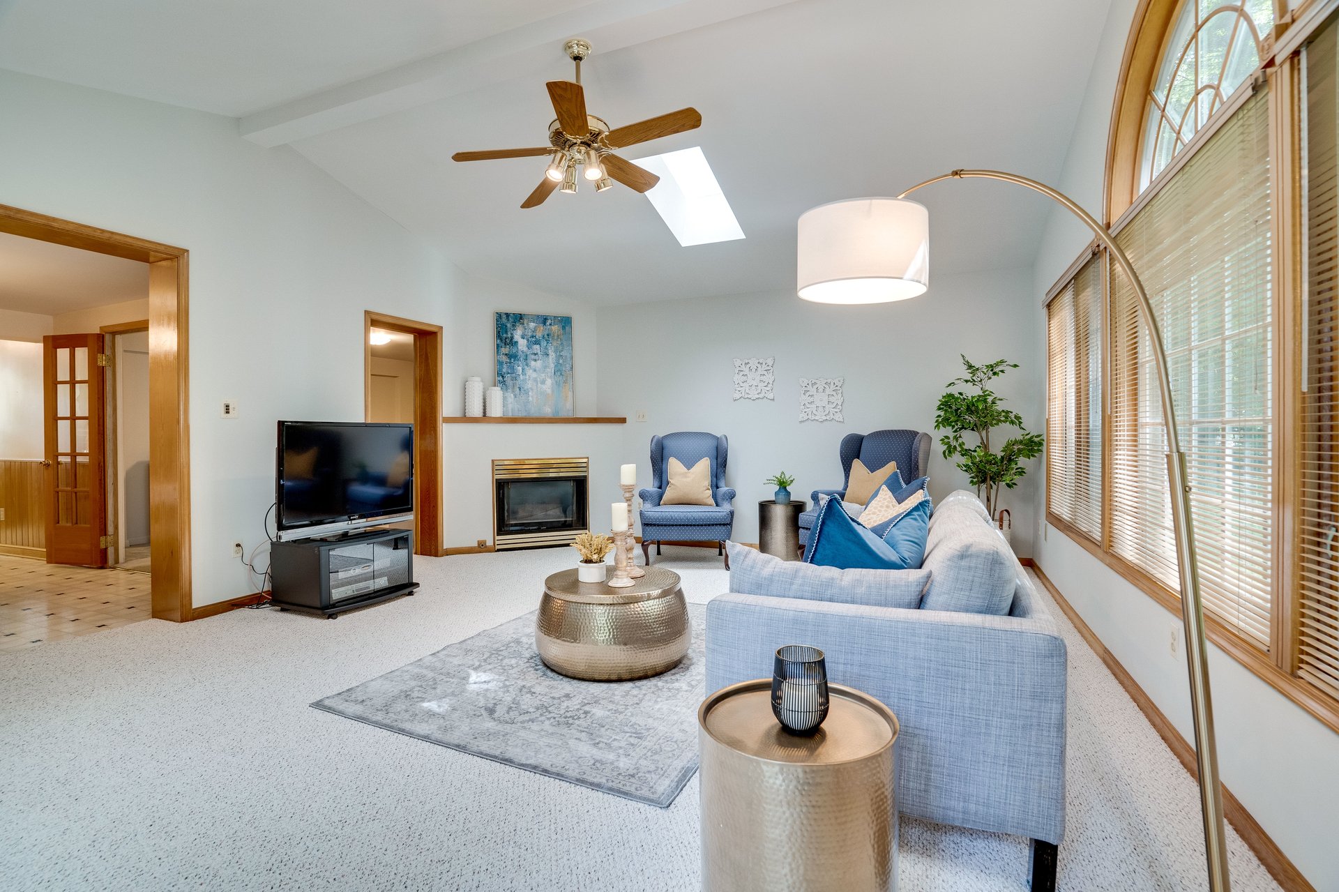 8609 Cyrus Pl