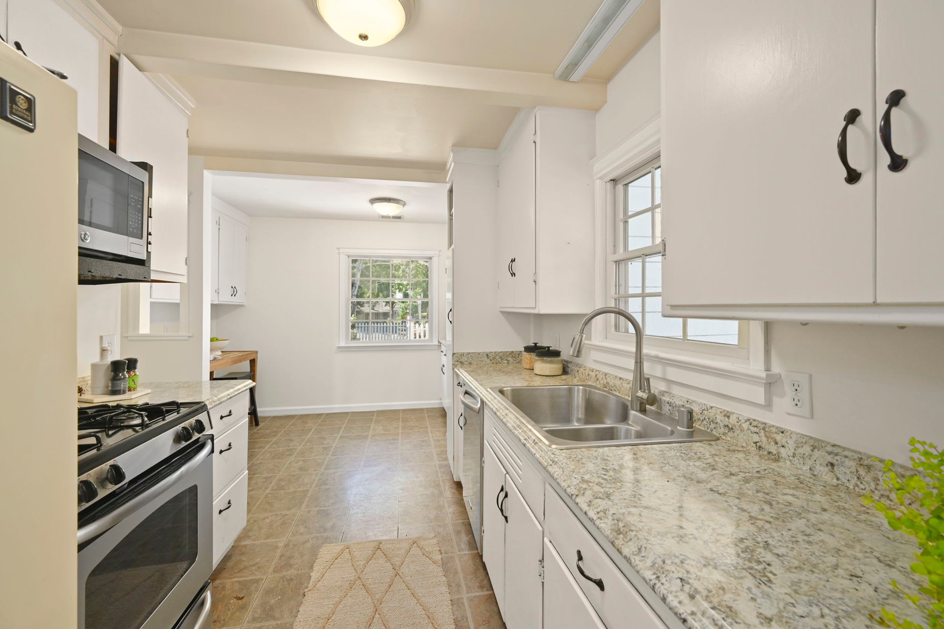 2802 Kinney Dr