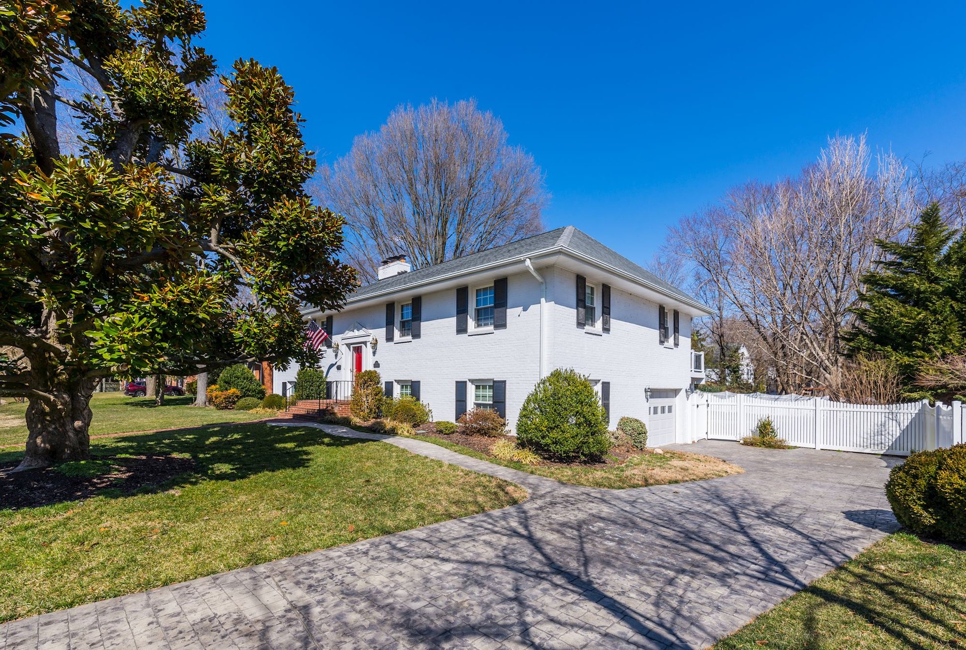 1100 Emerald Dr