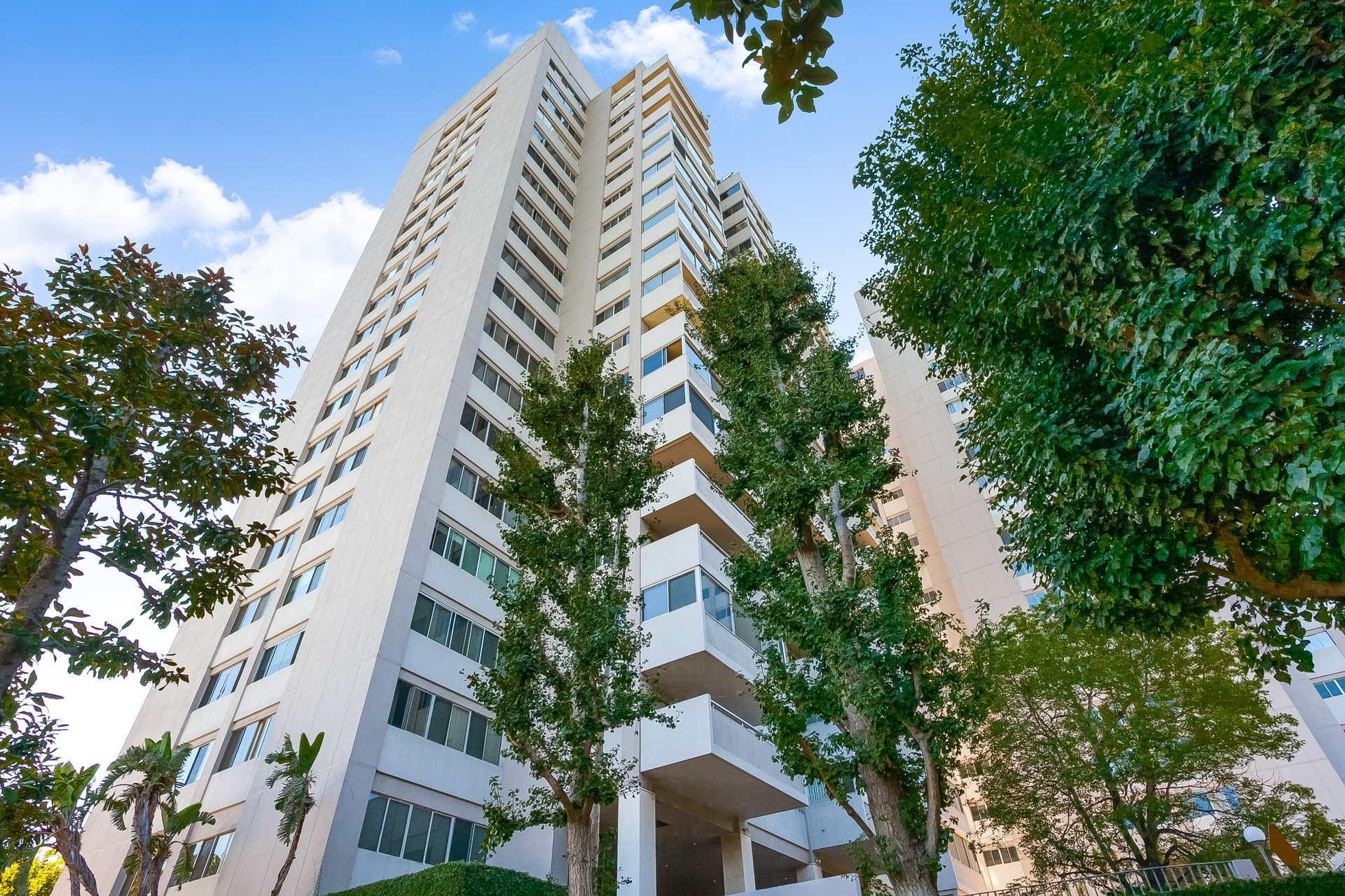 875 Comstock Avenue Unit 15D