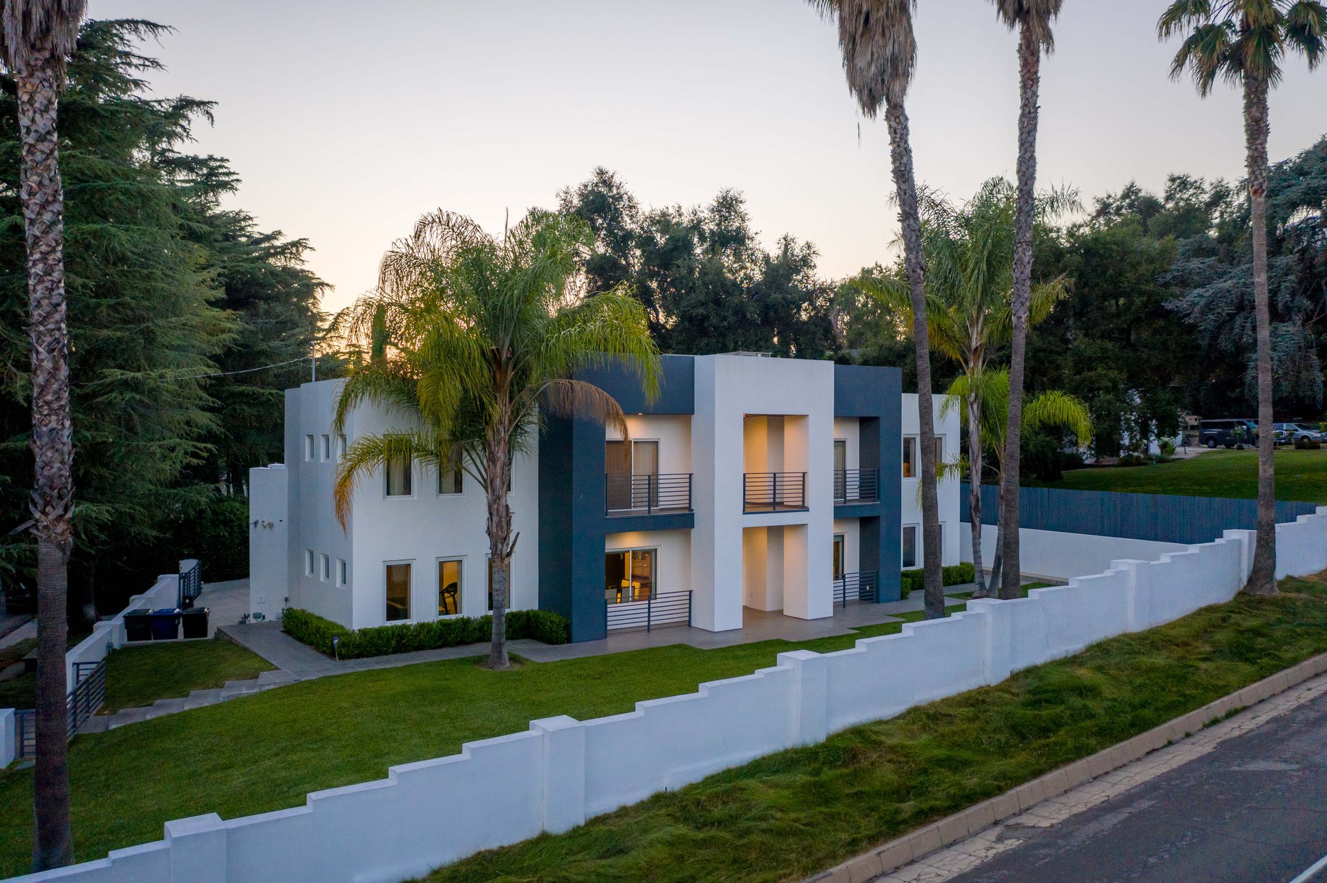 691 East Las Flores
