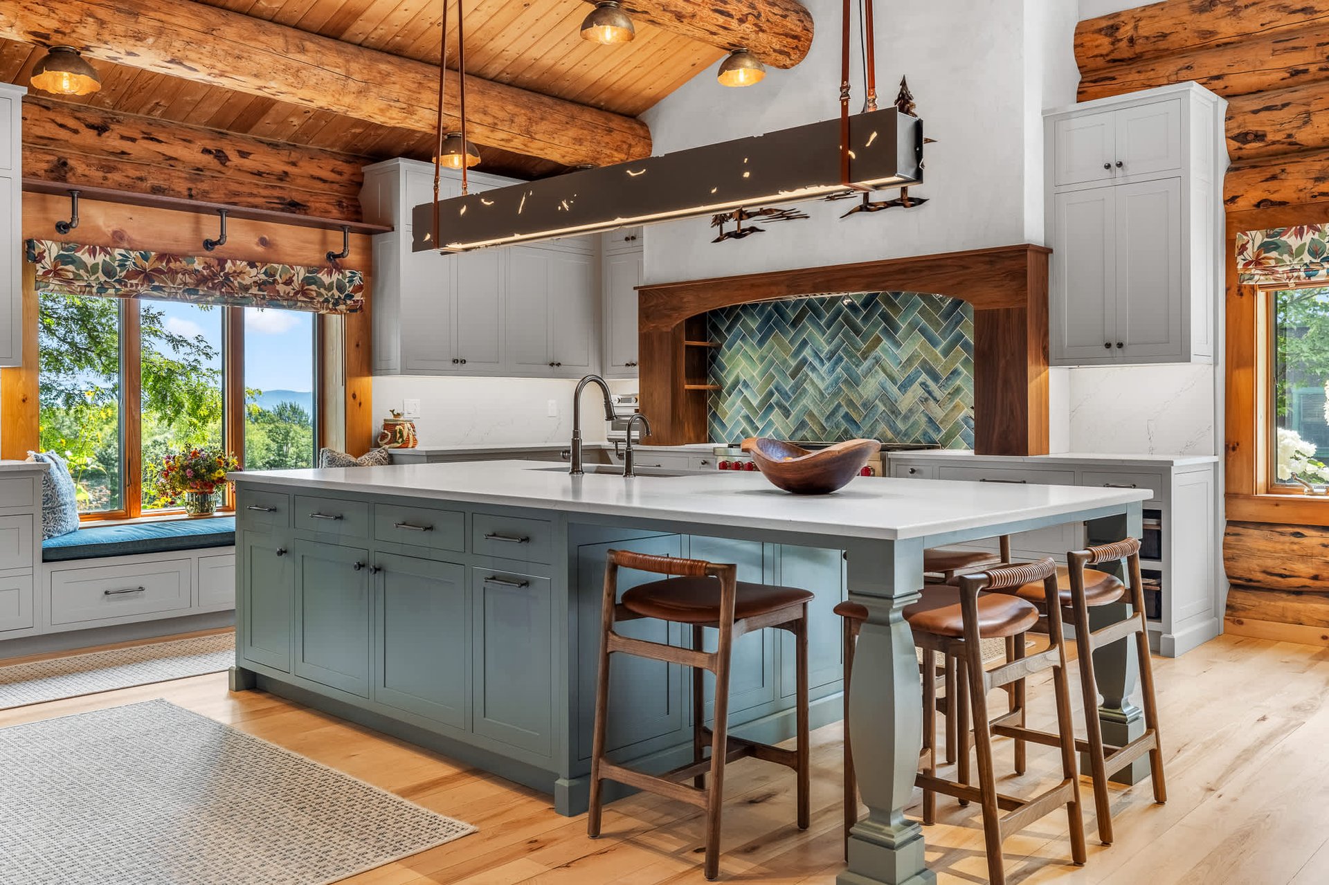 Exclusive Mountain Log Home - Monthly Rental Avail.