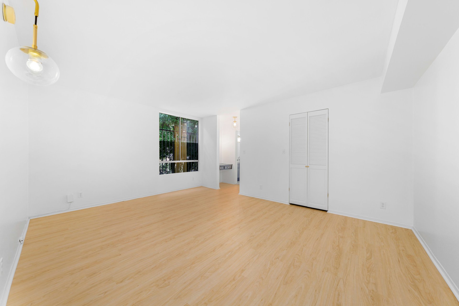 406 N Oakhurst Dr #105, Beverly Hills