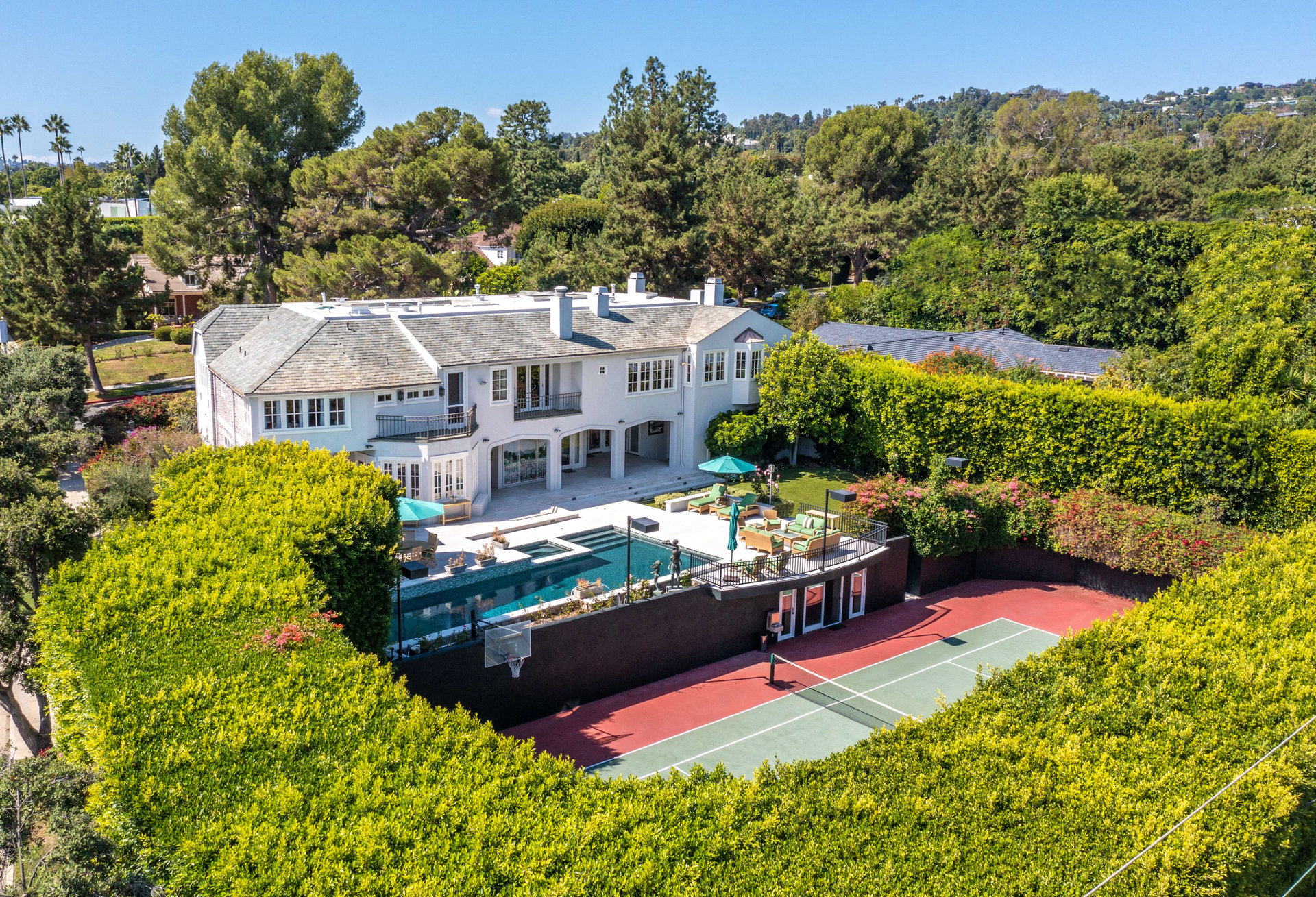 702 N Sierra Dr, beverly hills