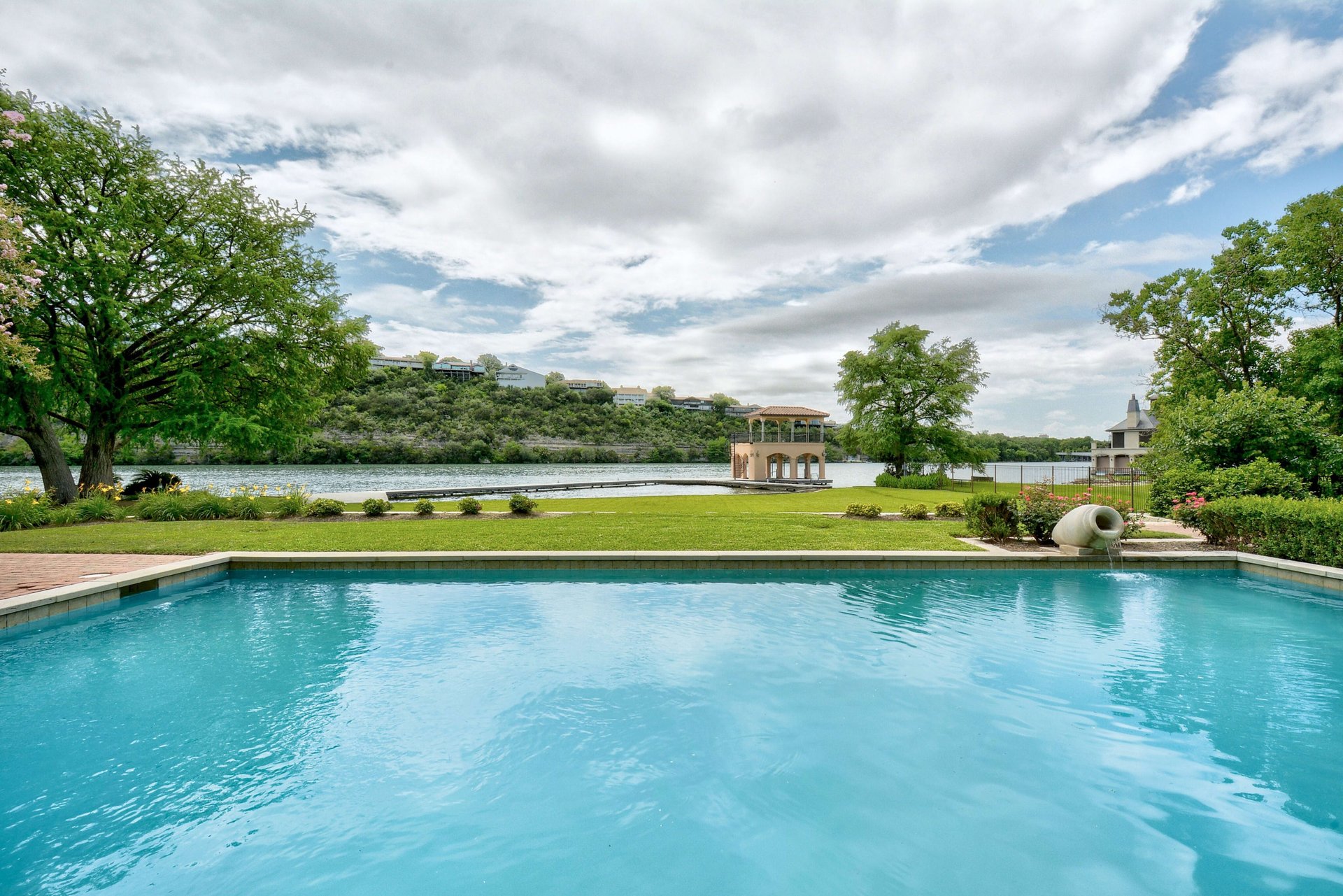 3201 Westlake Drive