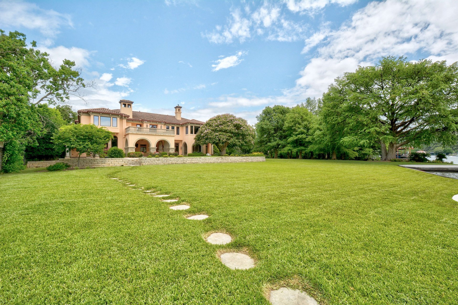 3201 Westlake Drive