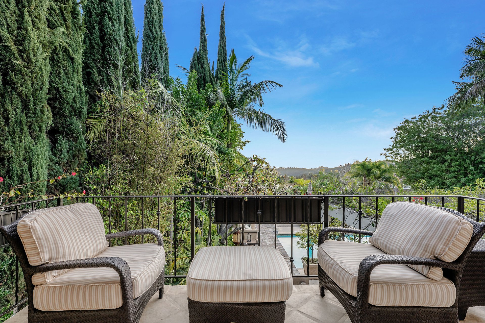 3075 DEEP CANYON DR