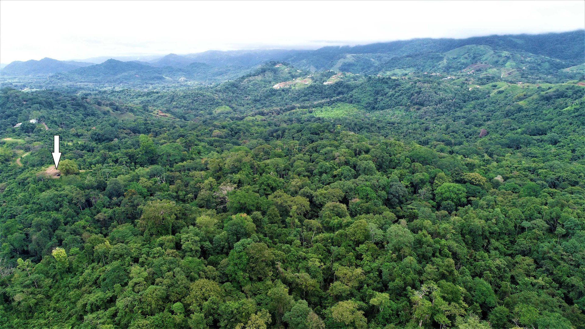 9 acres property with 360 panoramic views and 80m highway frontage