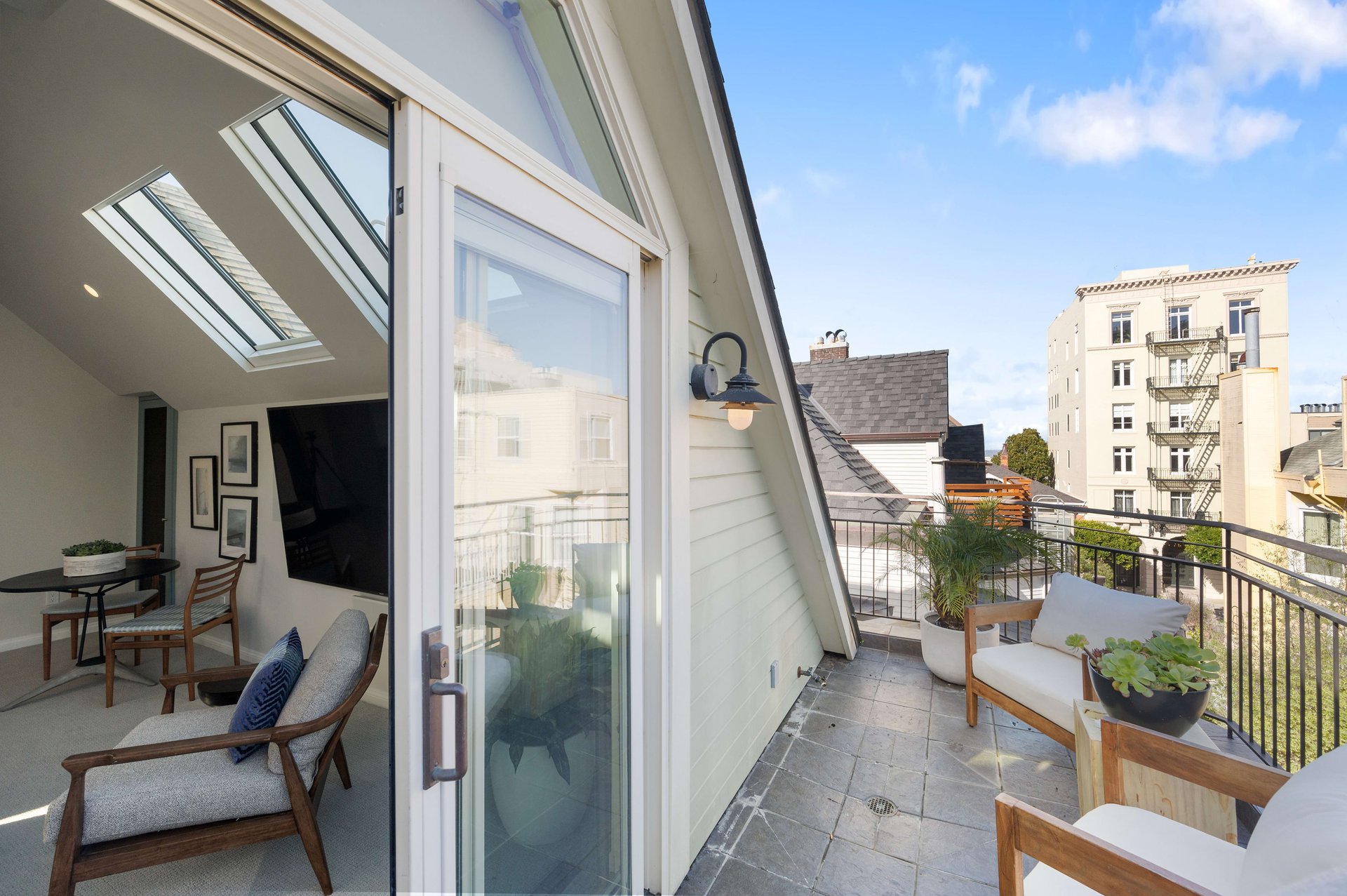 Grand Pacific Heights Home on a Coveted Flat Block between Lafayette & Alta Plaza Parks
