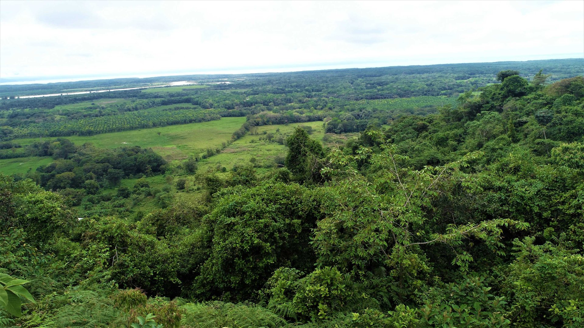9 acres property with 360 panoramic views and 80m highway frontage