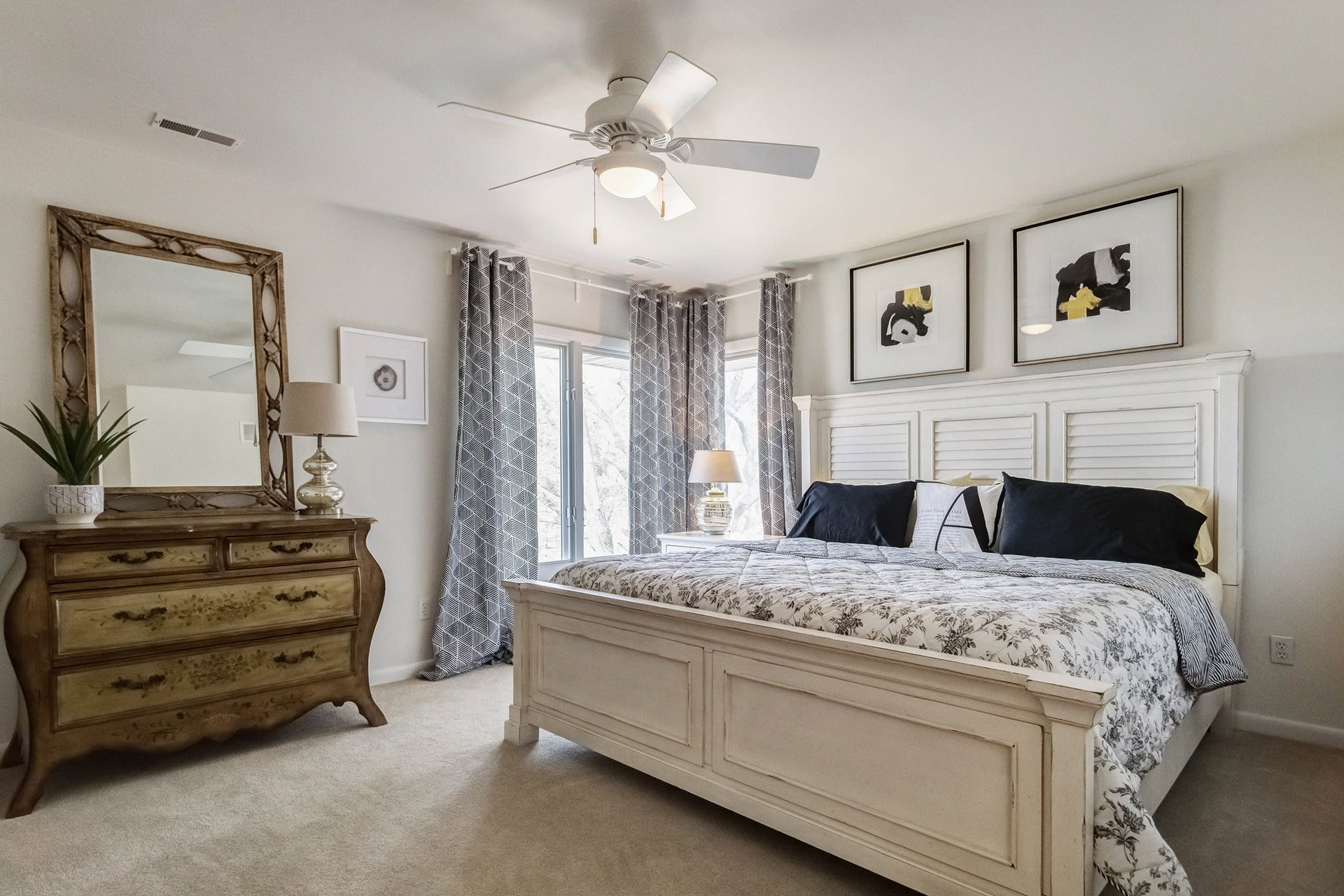 Sophisticated & Stylish in Charming Ladue