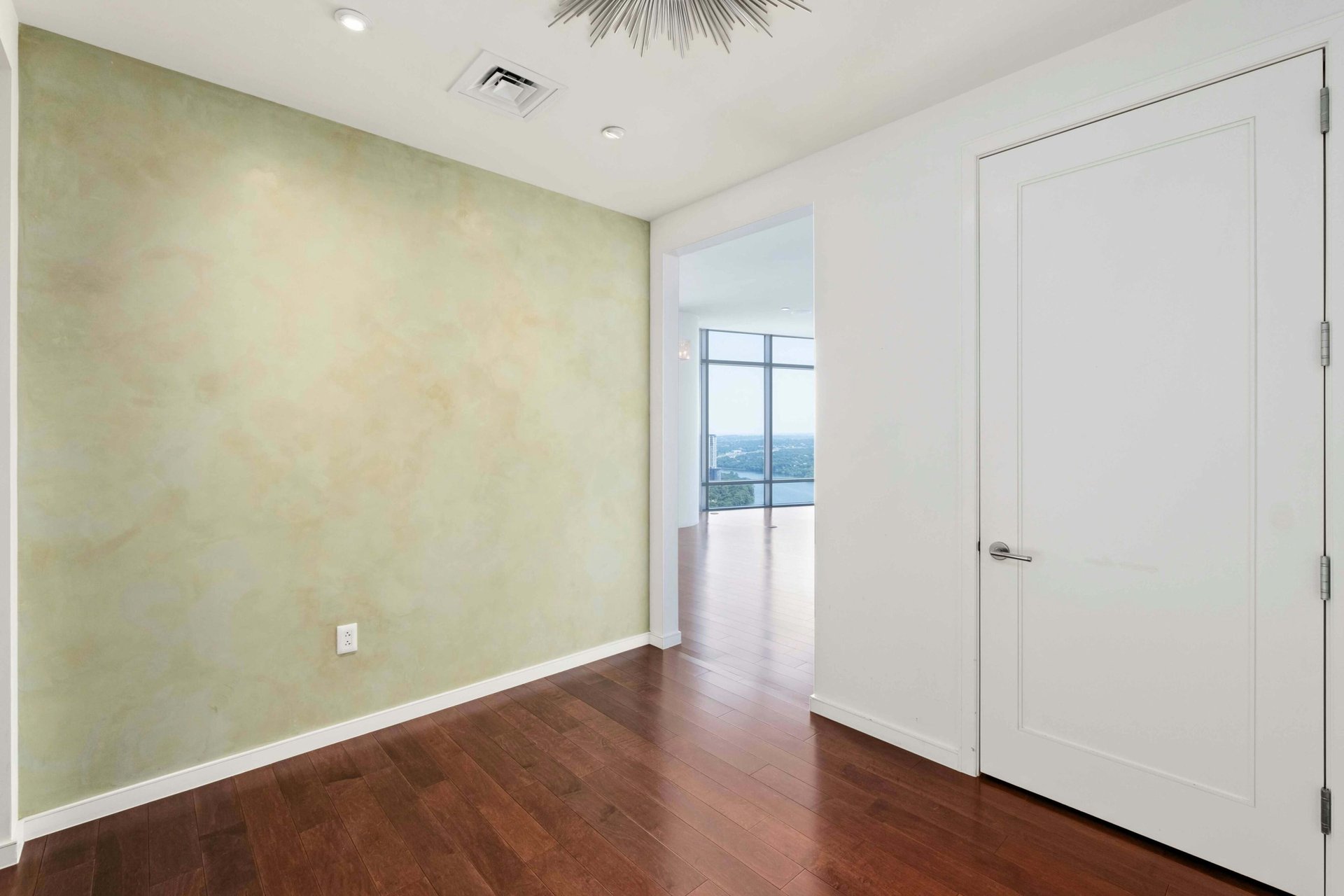 200 Congress Ave #30H 