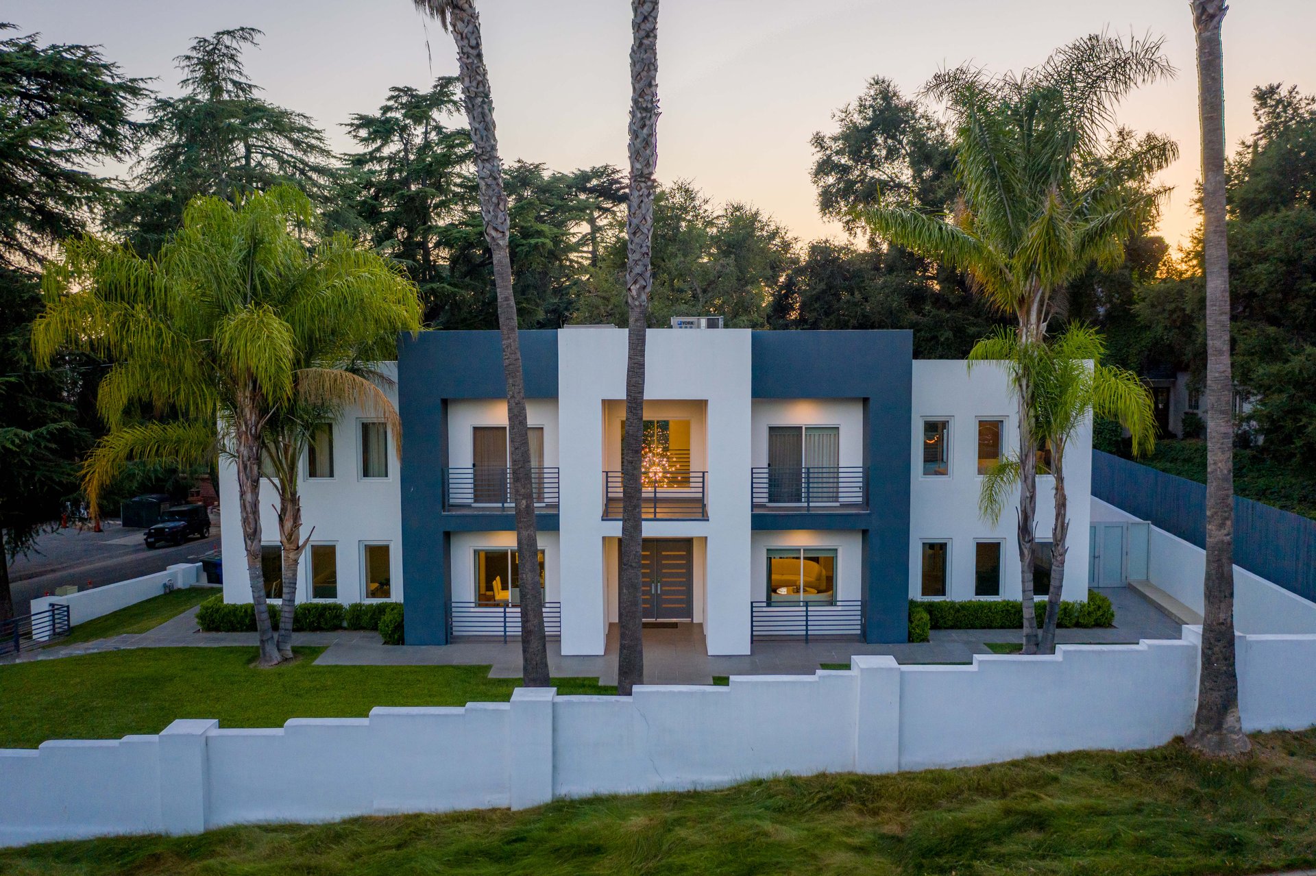 691 East Las Flores