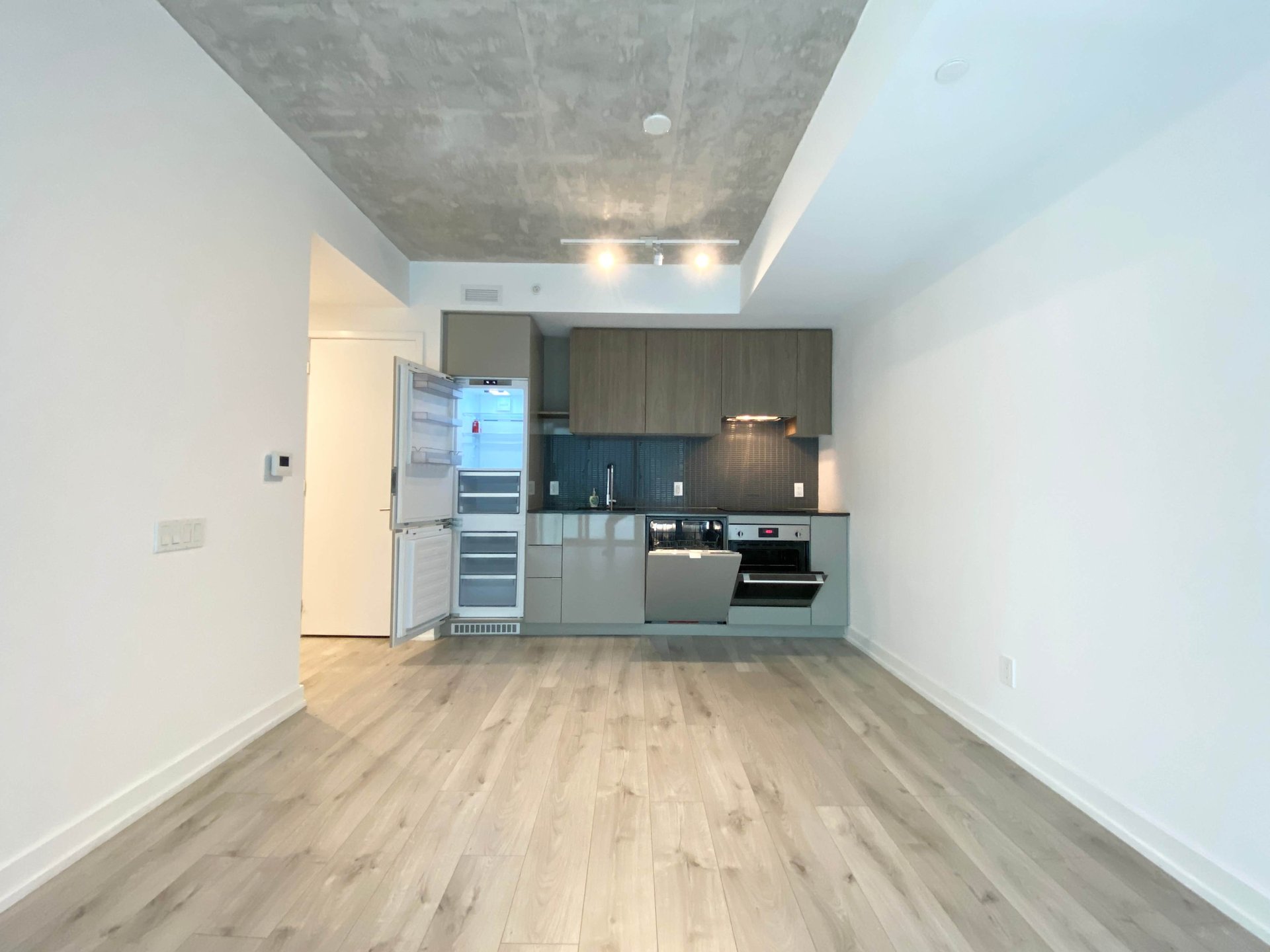 161 Roehampton Ave, Unit 532