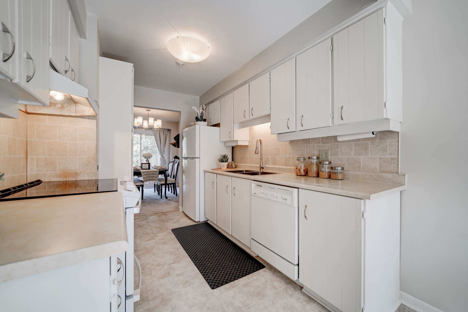 1087 Runnymead Cres