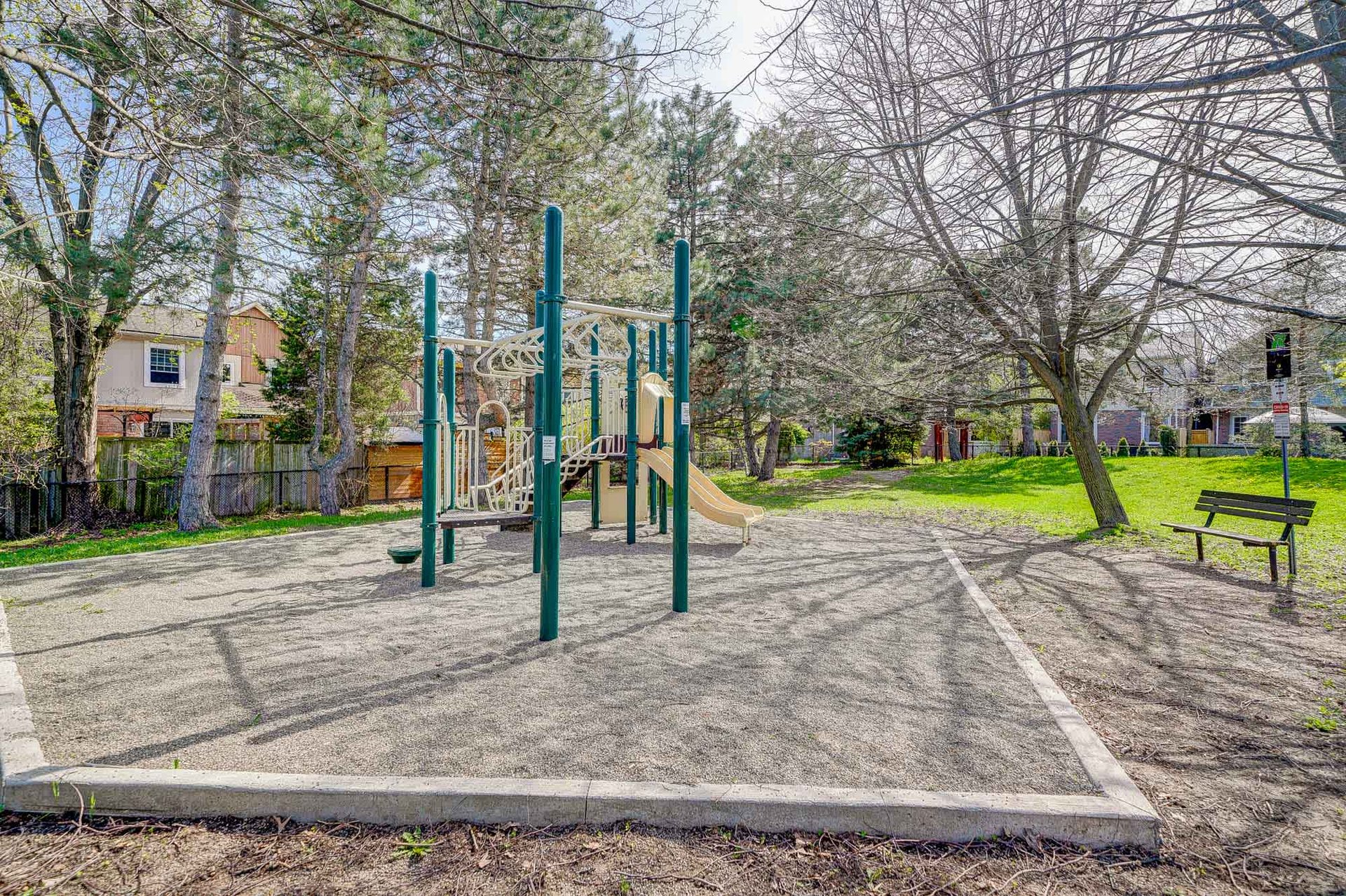 1087 Runnymead Cres