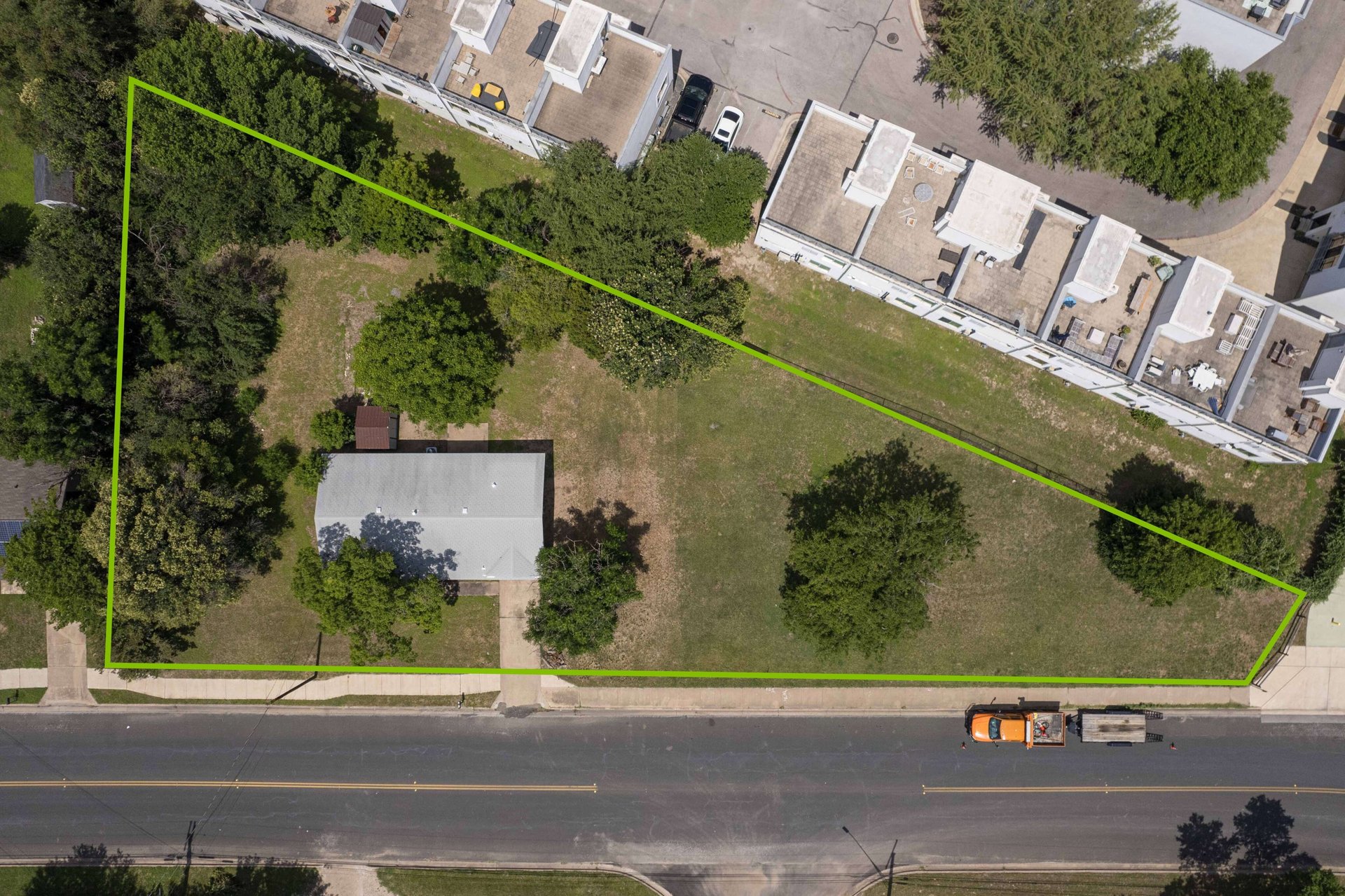 4742 Suburban Dr