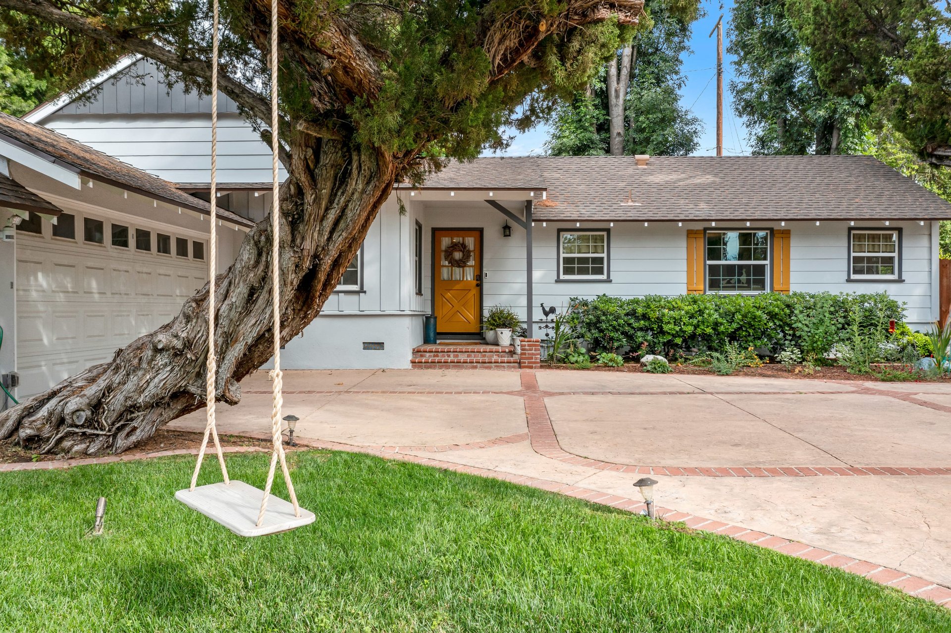 23222 Ostronic Dr, Woodland Hills
