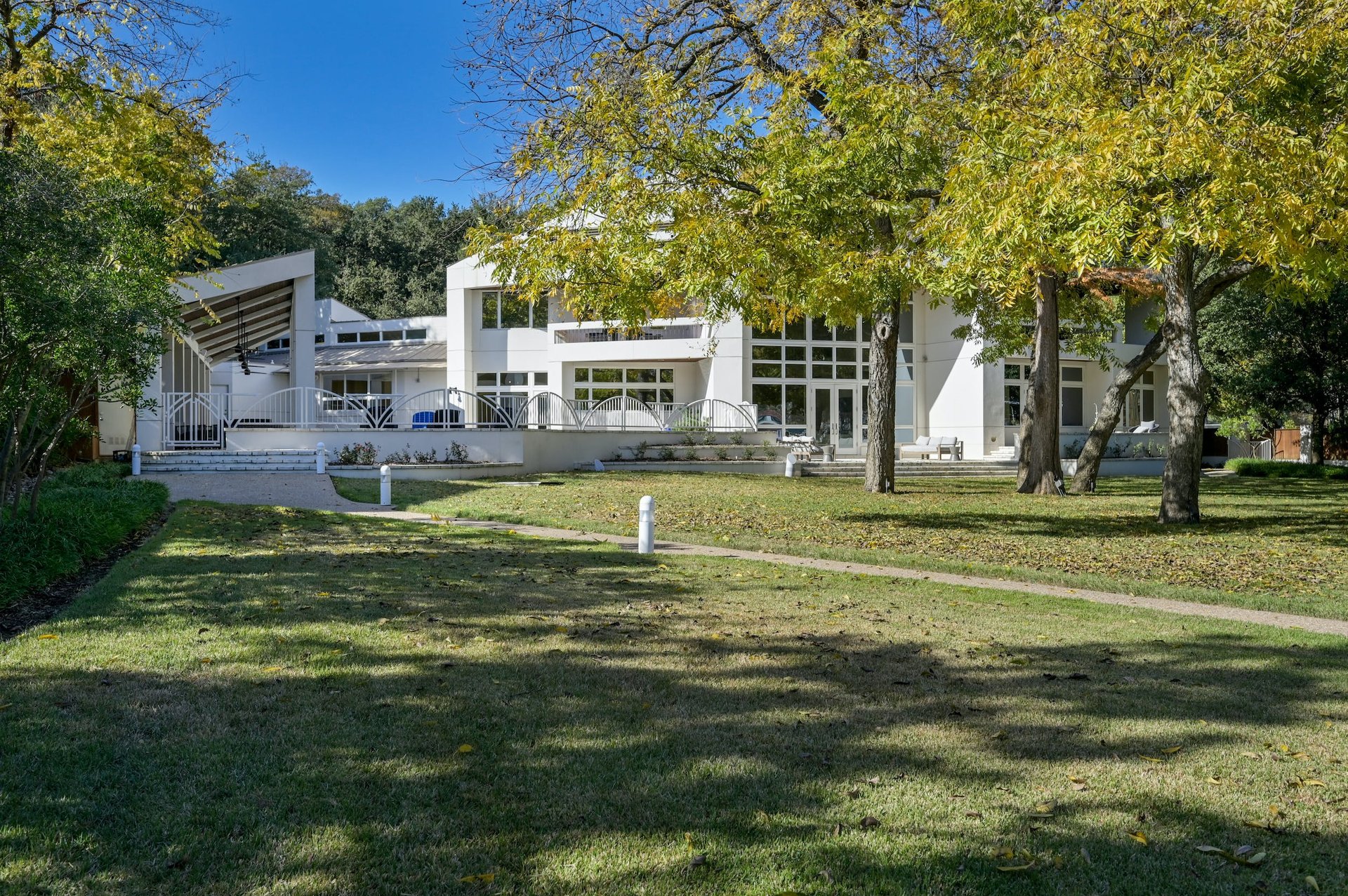 3511 Westlake Drive