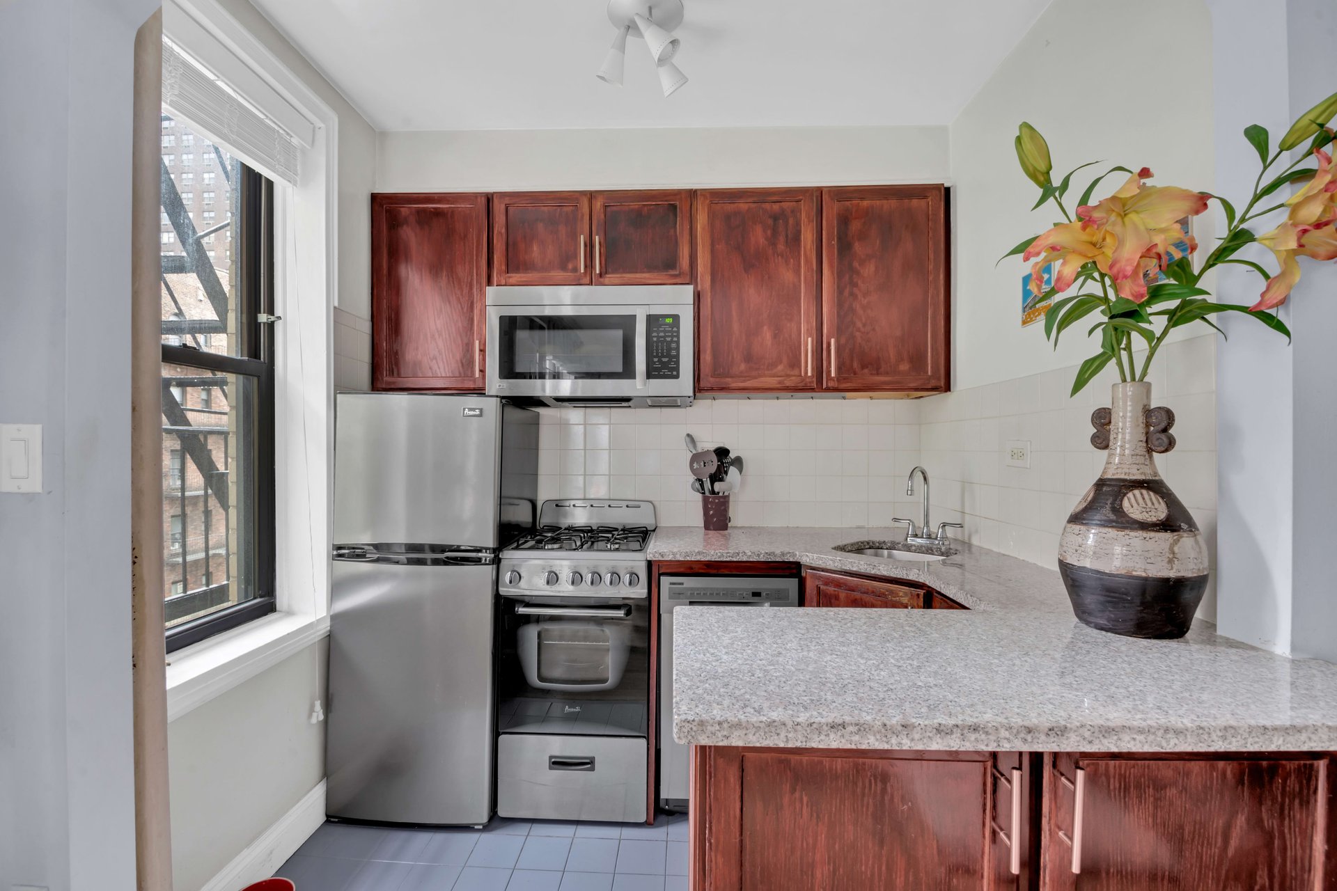 342 E 53rd St, Unit 4B
