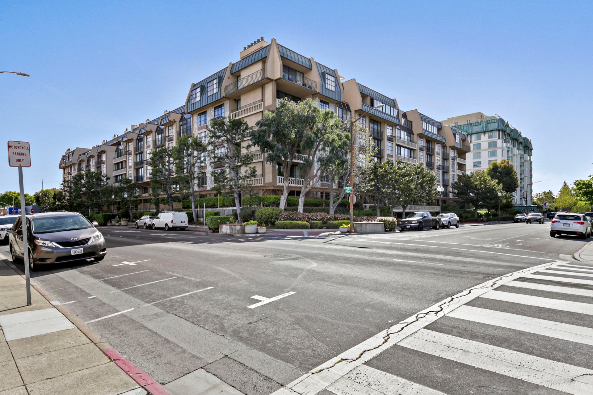 555 Laurel Ave #306