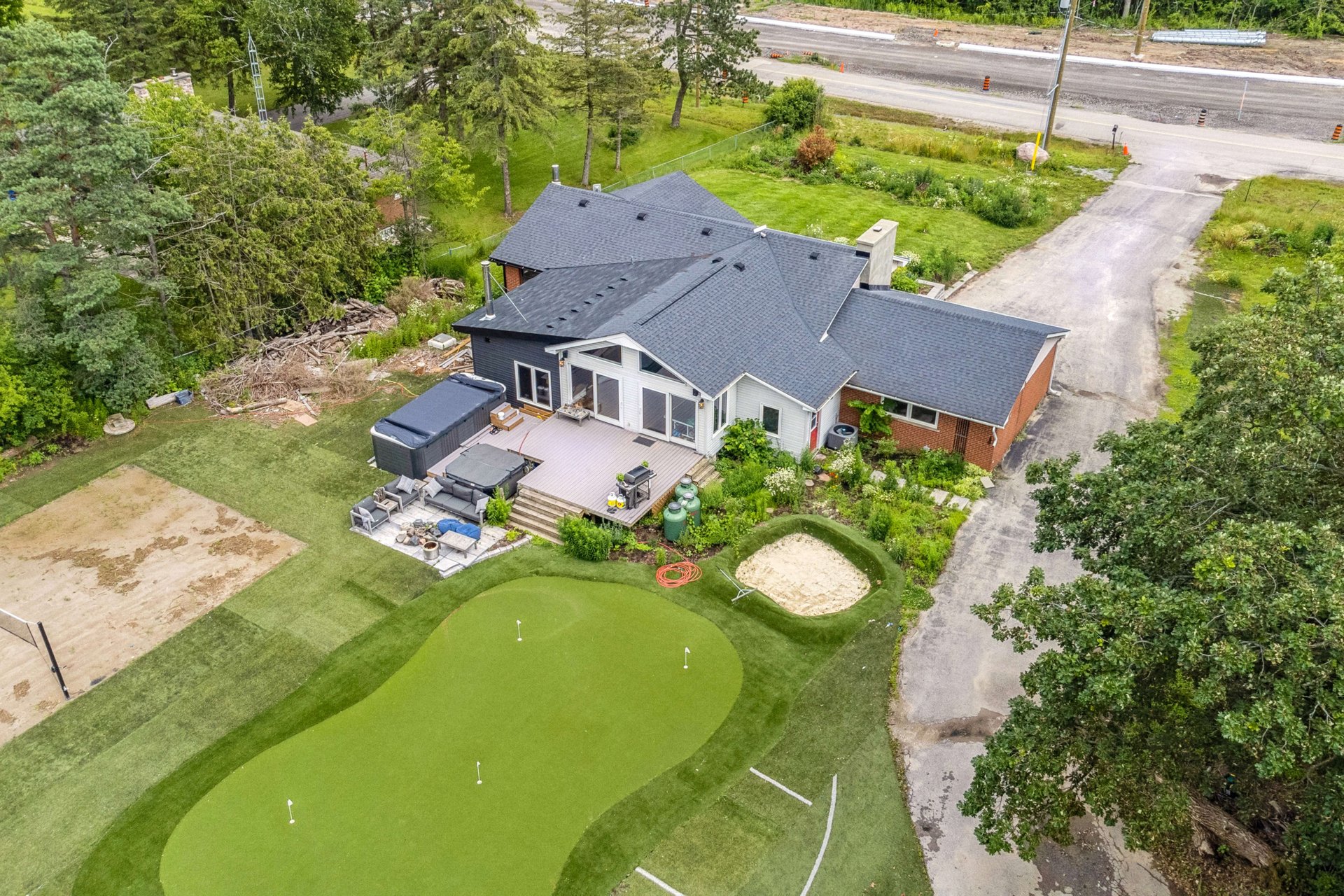 Country Living in Oakville with development opportunities!