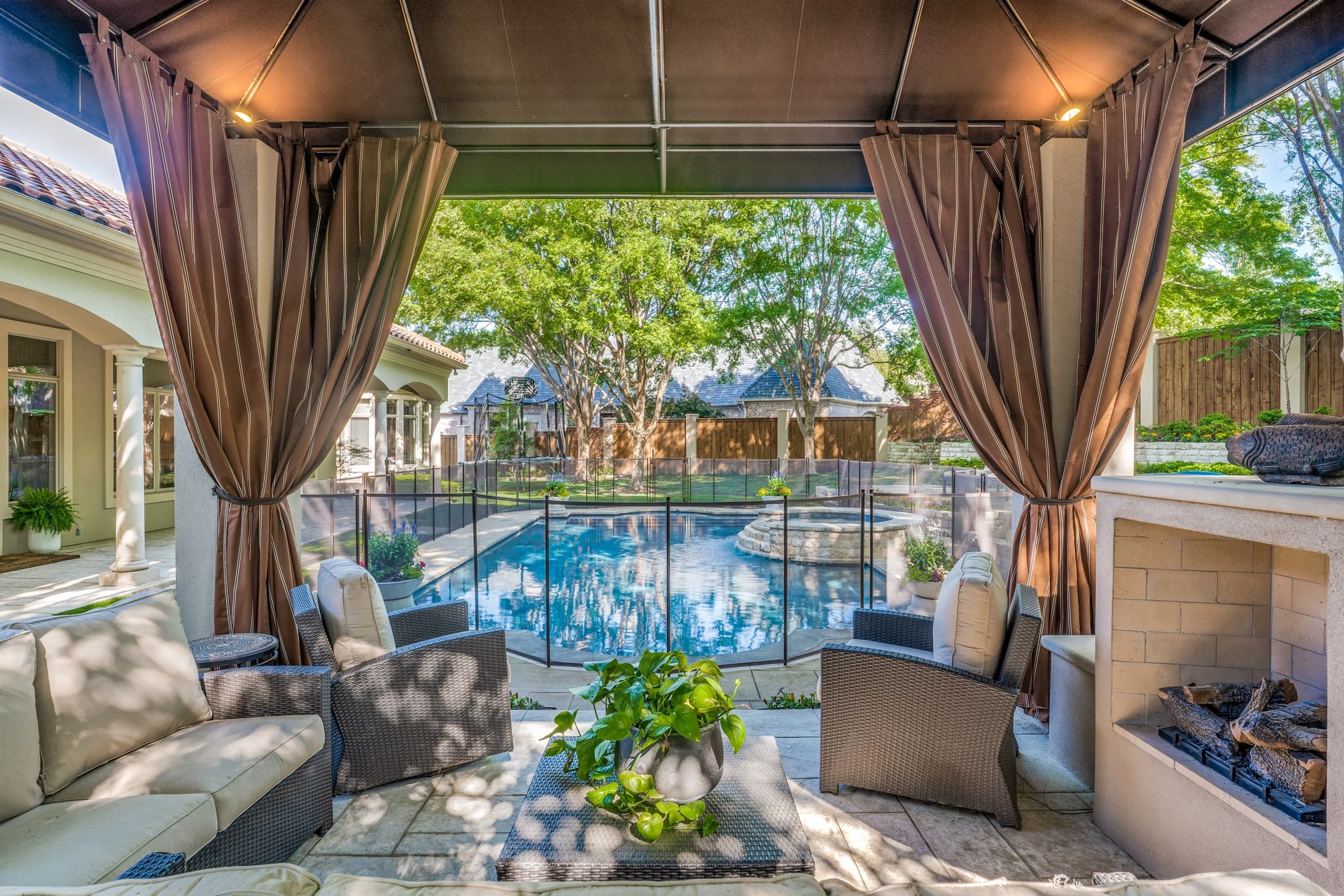 Private Address, Dallas