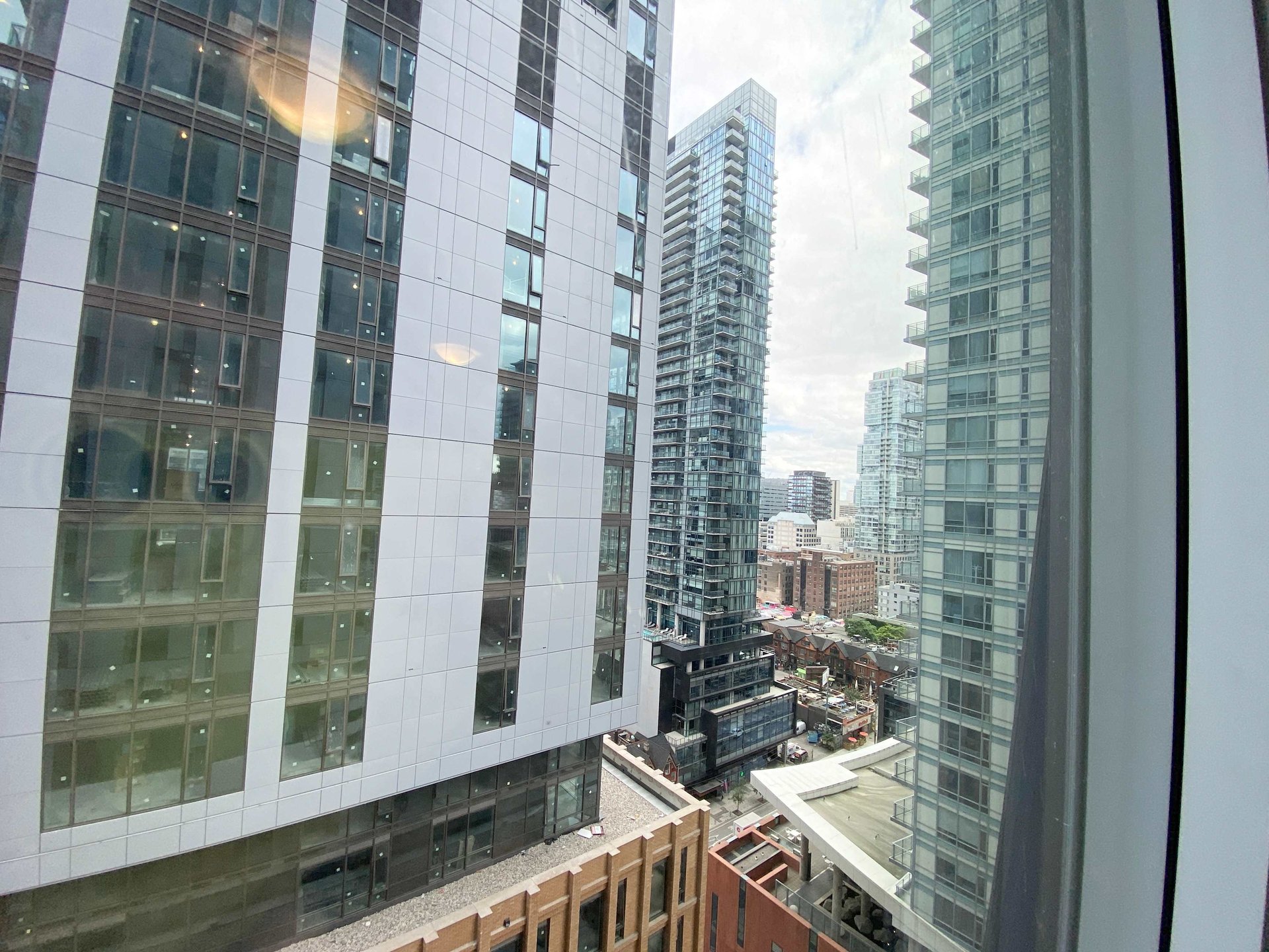 8 Widmer St Unit: 2005