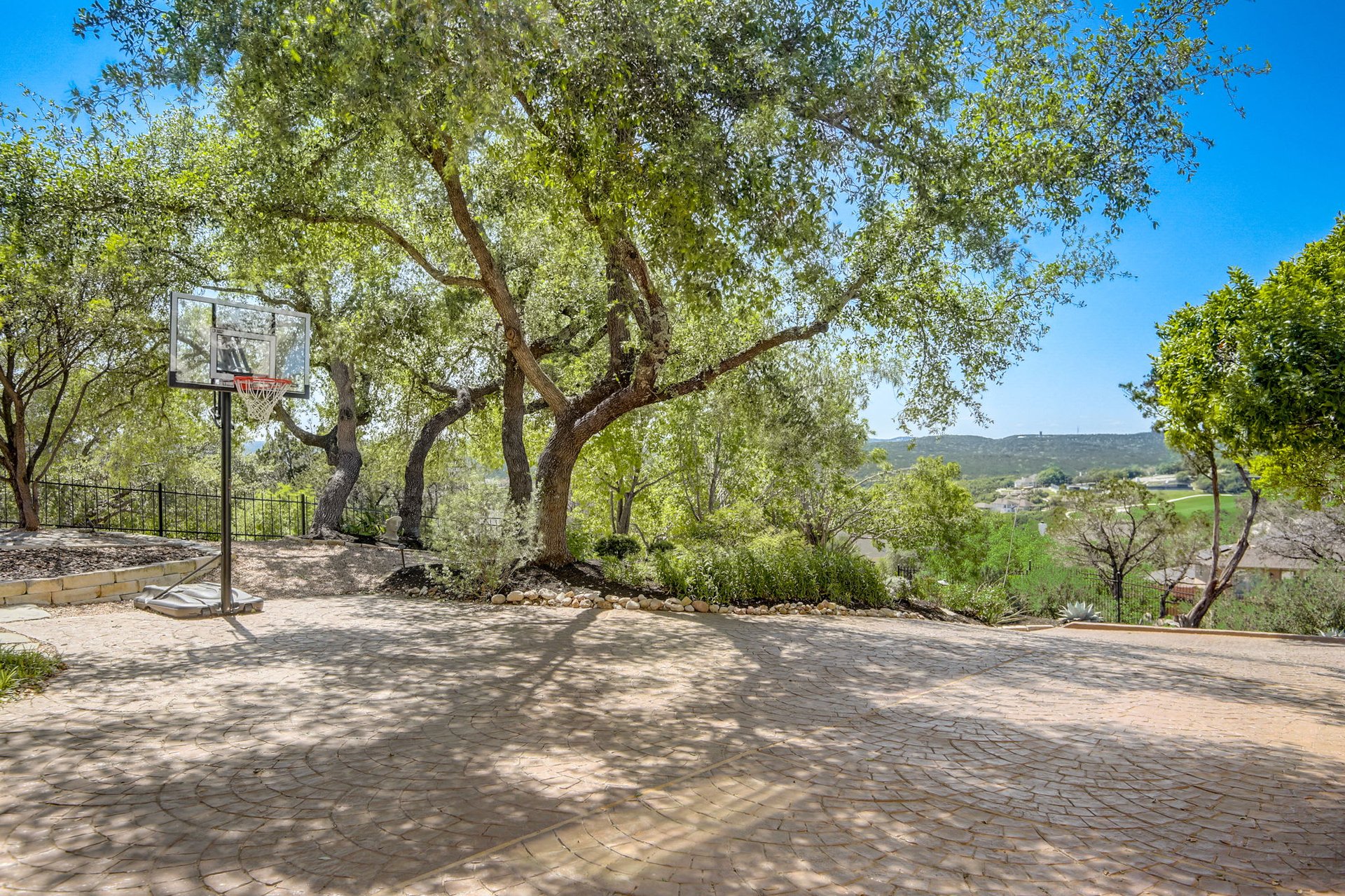 Hill Country Paradise: Luxurious 4/3 Home with Heated Pool/Spa and Spectacular Sunset Views in River Place!