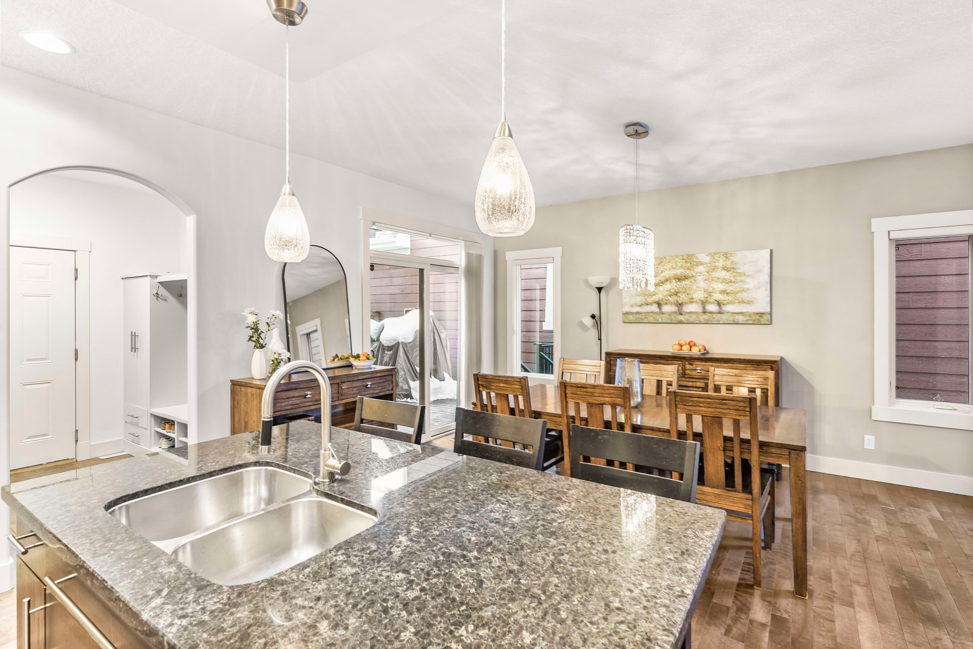 19 Tom Hoppe Mews SW
