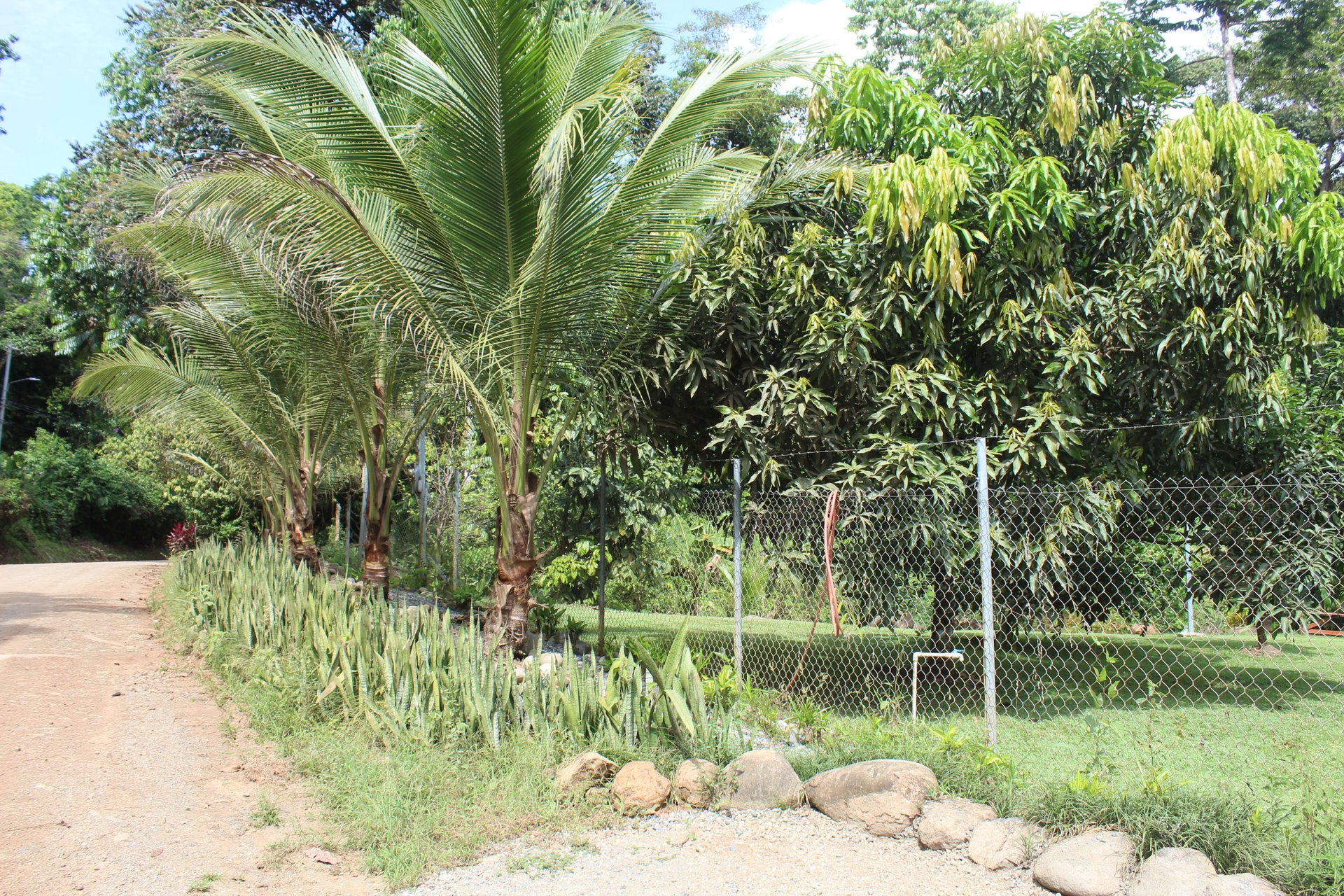 Spacious 2 Bedroom Minutes to the Beach