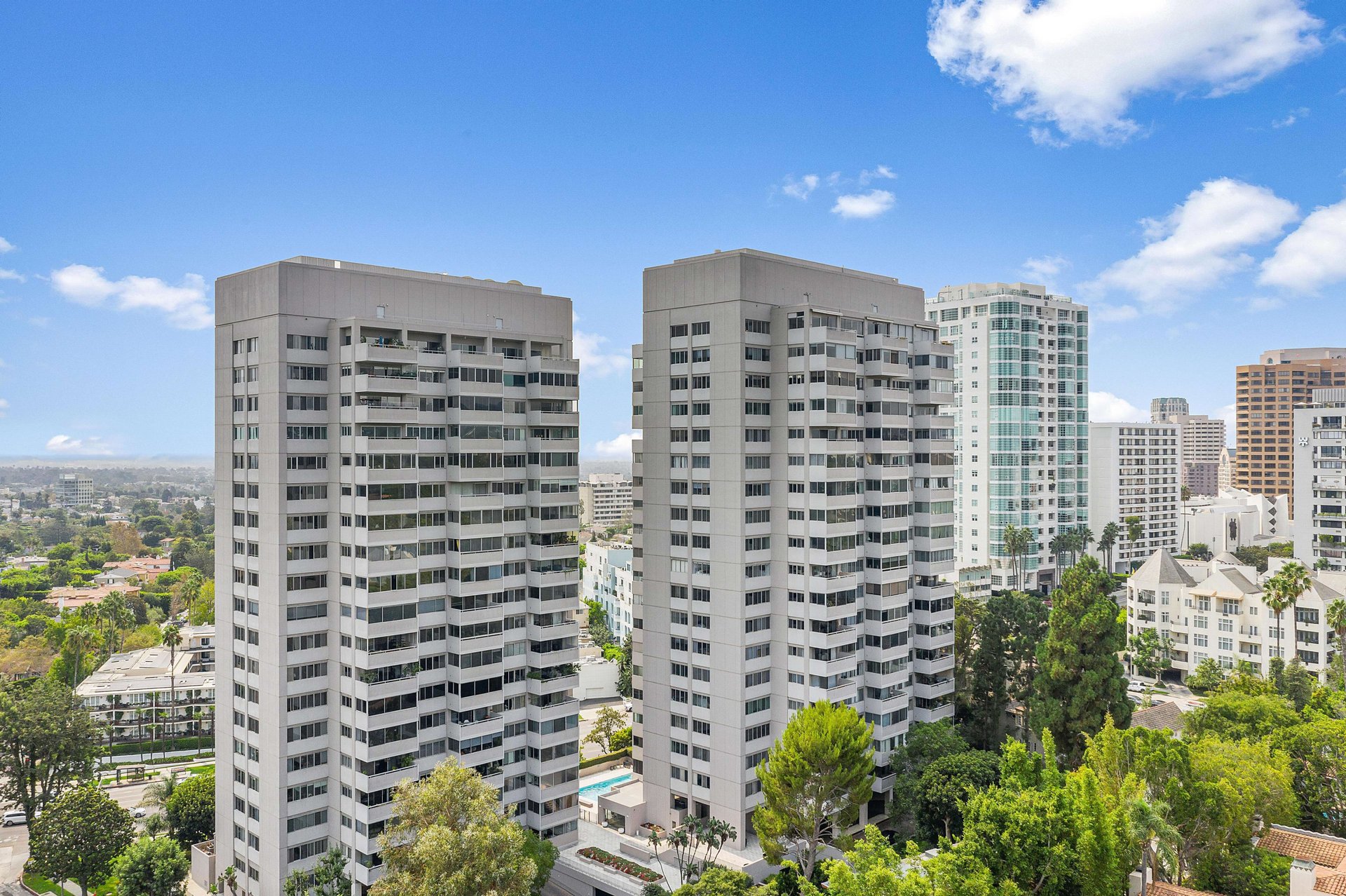 The Comstock #10D, Wilshire Corridor
