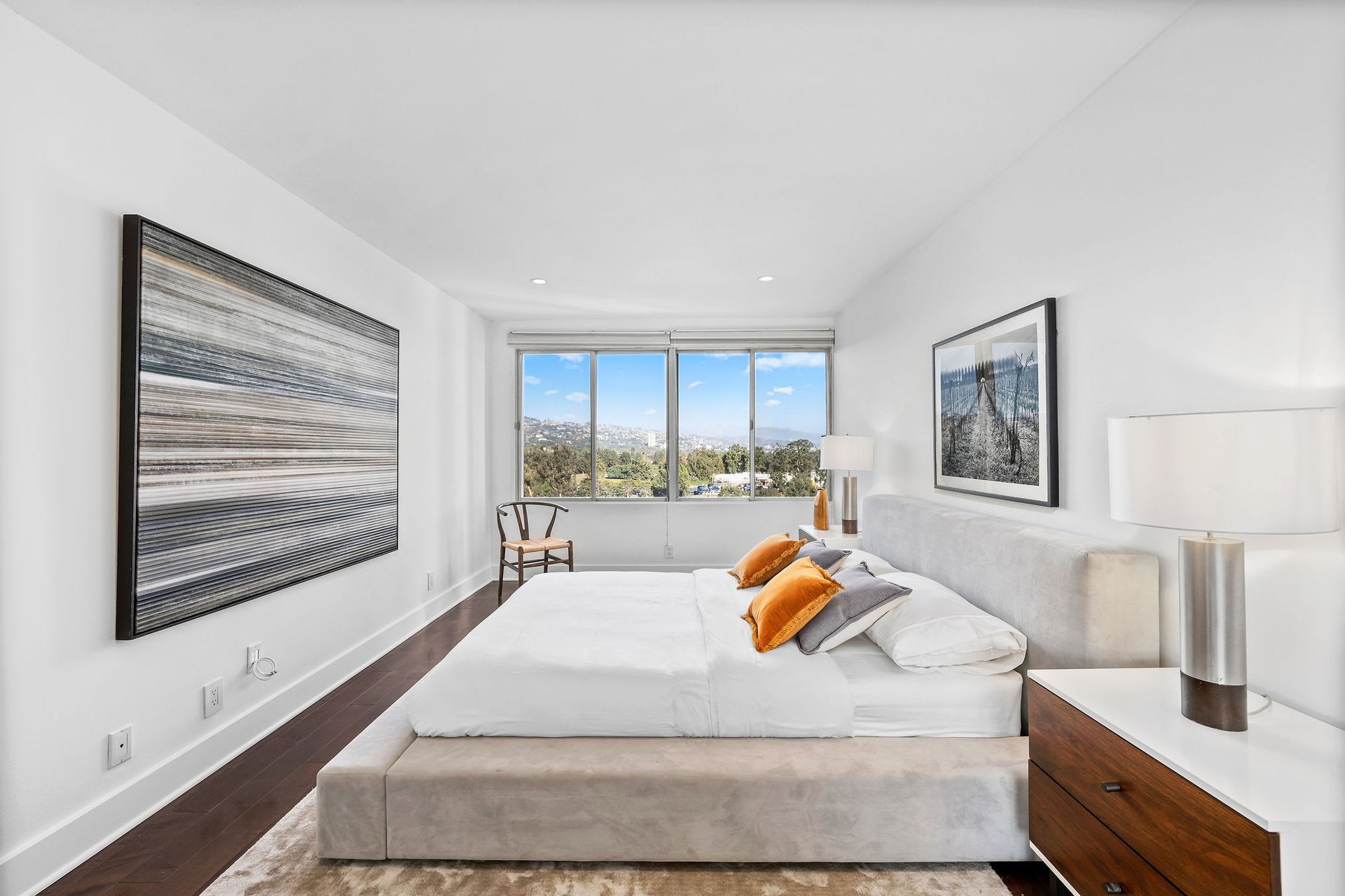 The Comstock #8A, Wilshire Corridor