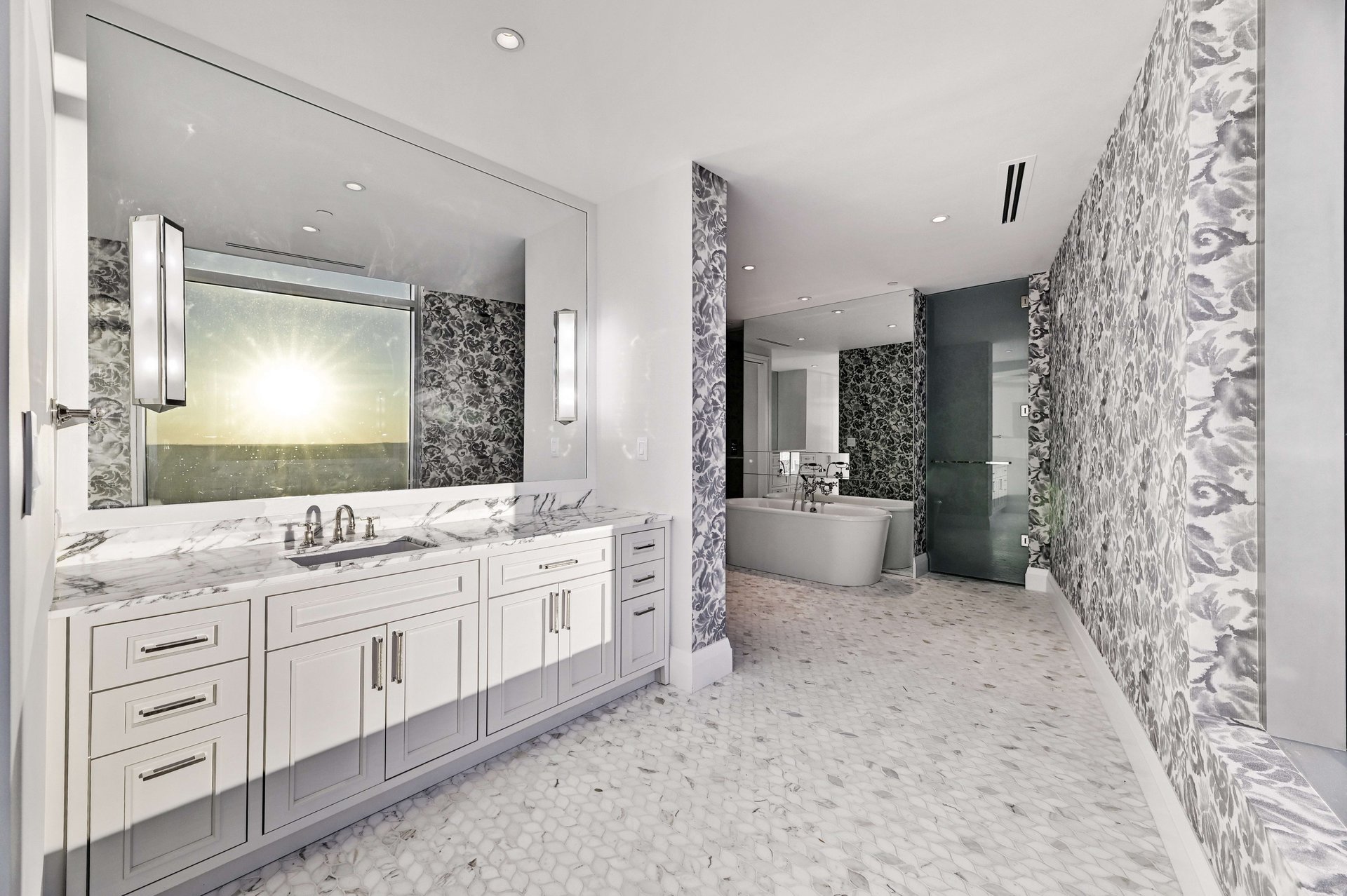200 Congress Ave #44J