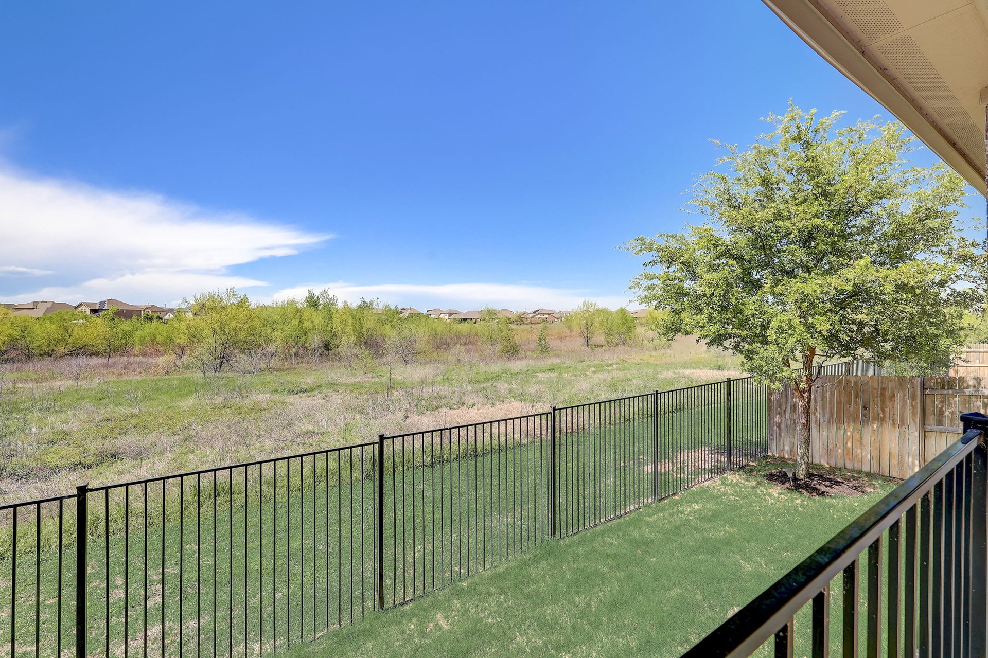 Charming single-story home in the desirable Paloma Lake in RR that backs to a greenbelt!