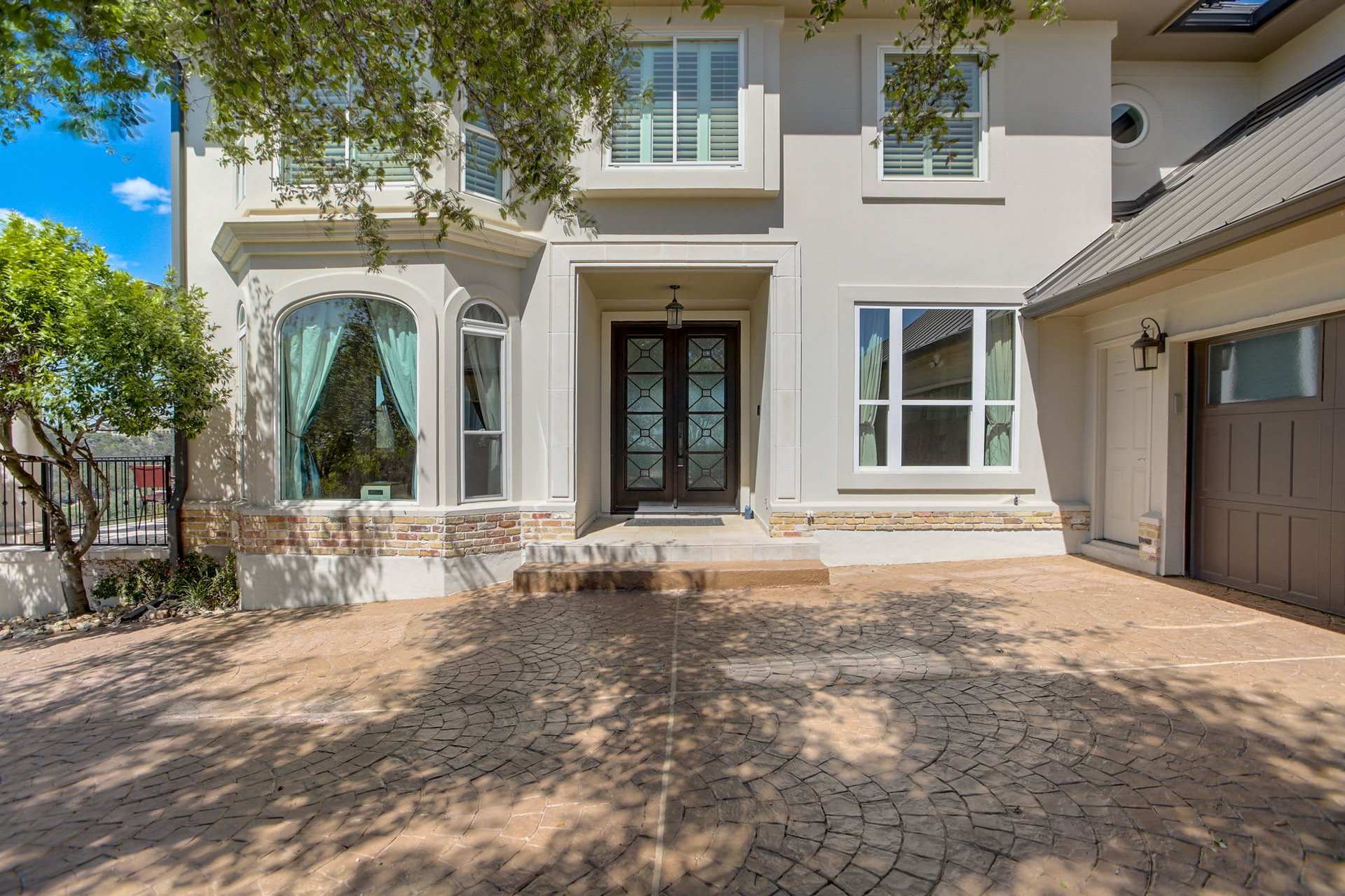 Hill Country Paradise: Luxurious 4/3 Home with Heated Pool/Spa and Spectacular Sunset Views in River Place!