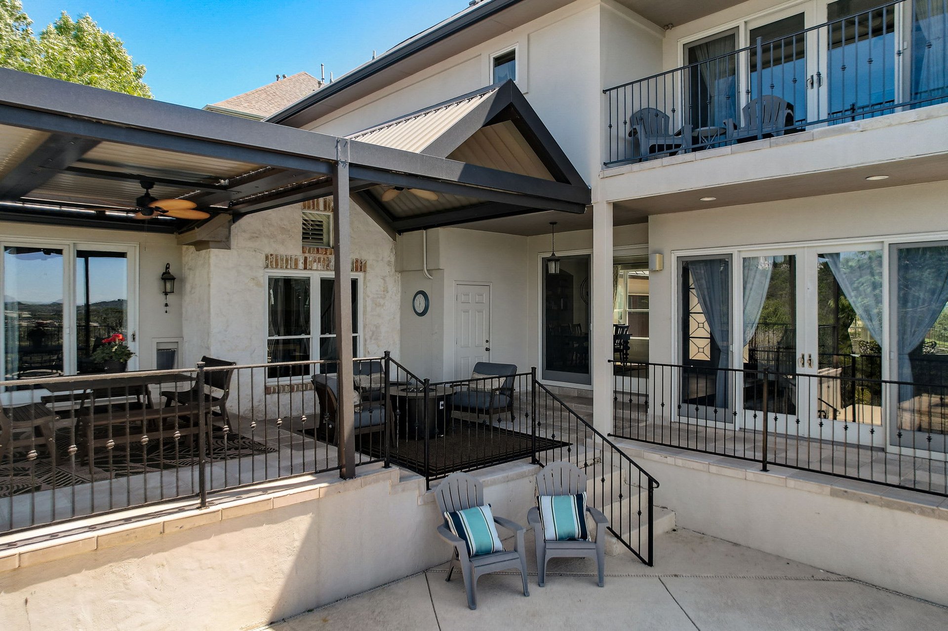 Hill Country Paradise: Luxurious 4/3 Home with Heated Pool/Spa and Spectacular Sunset Views in River Place!