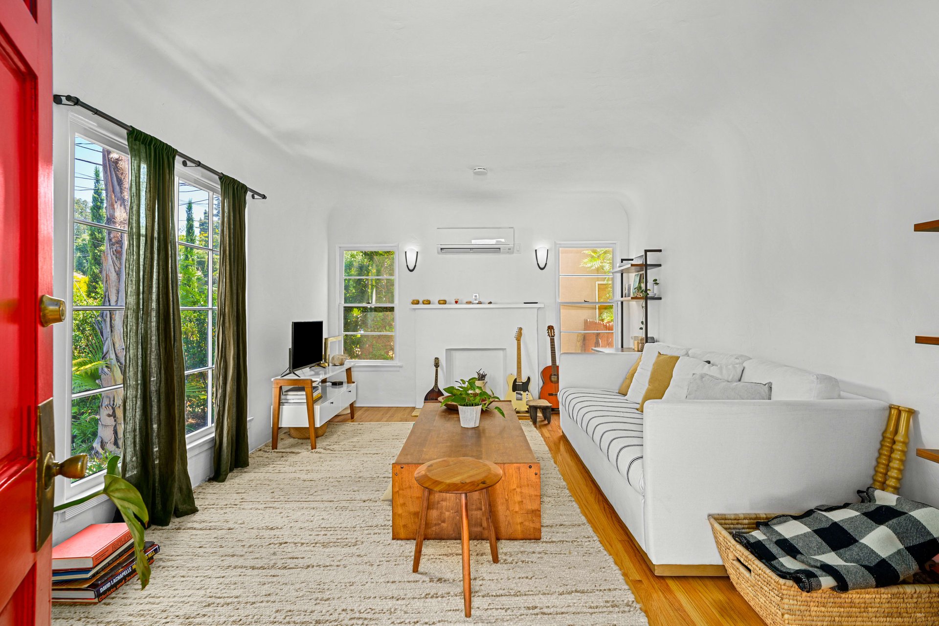 2802 Angus St, Silverlake