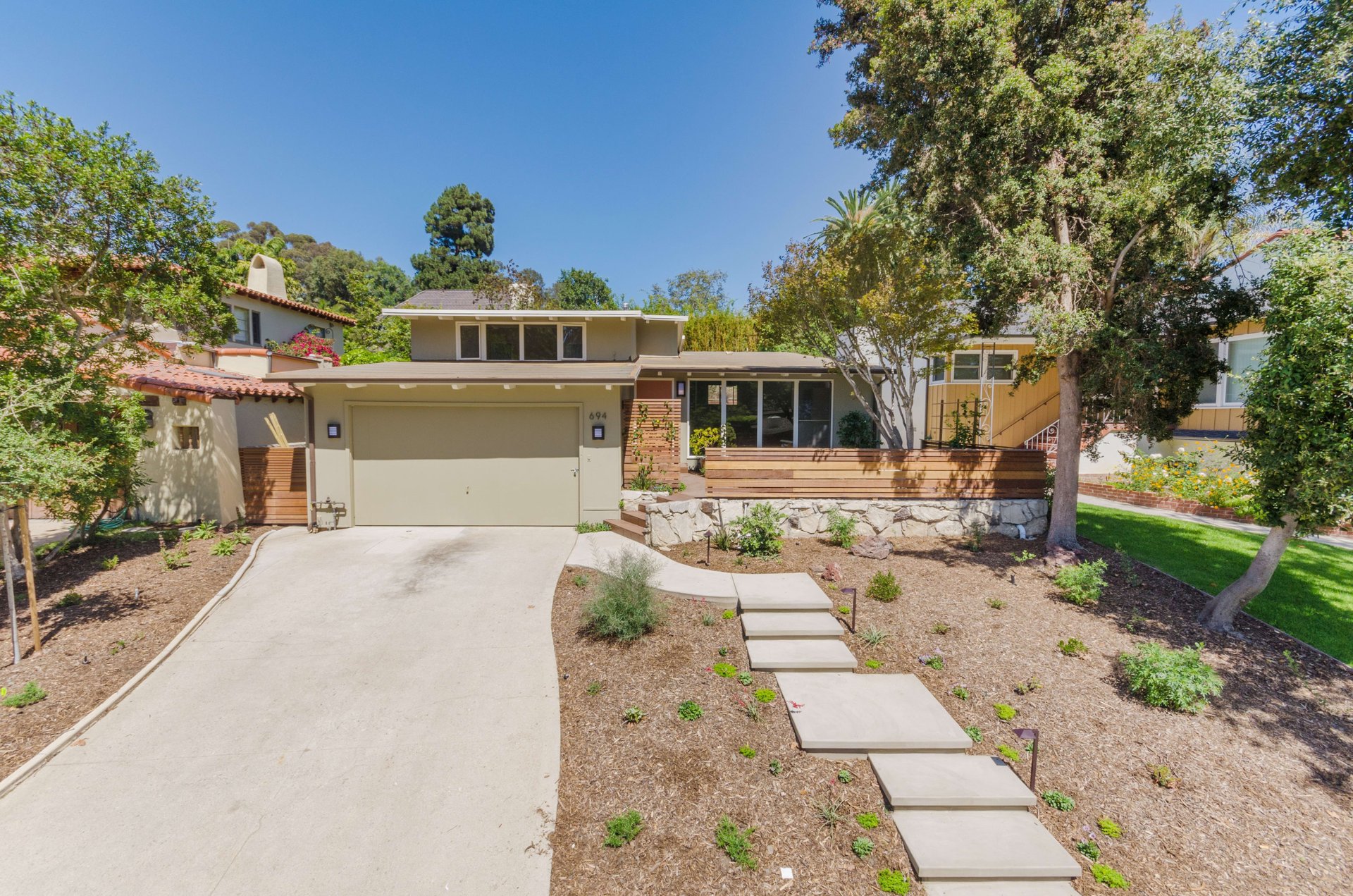 694 San Lorenzo St.