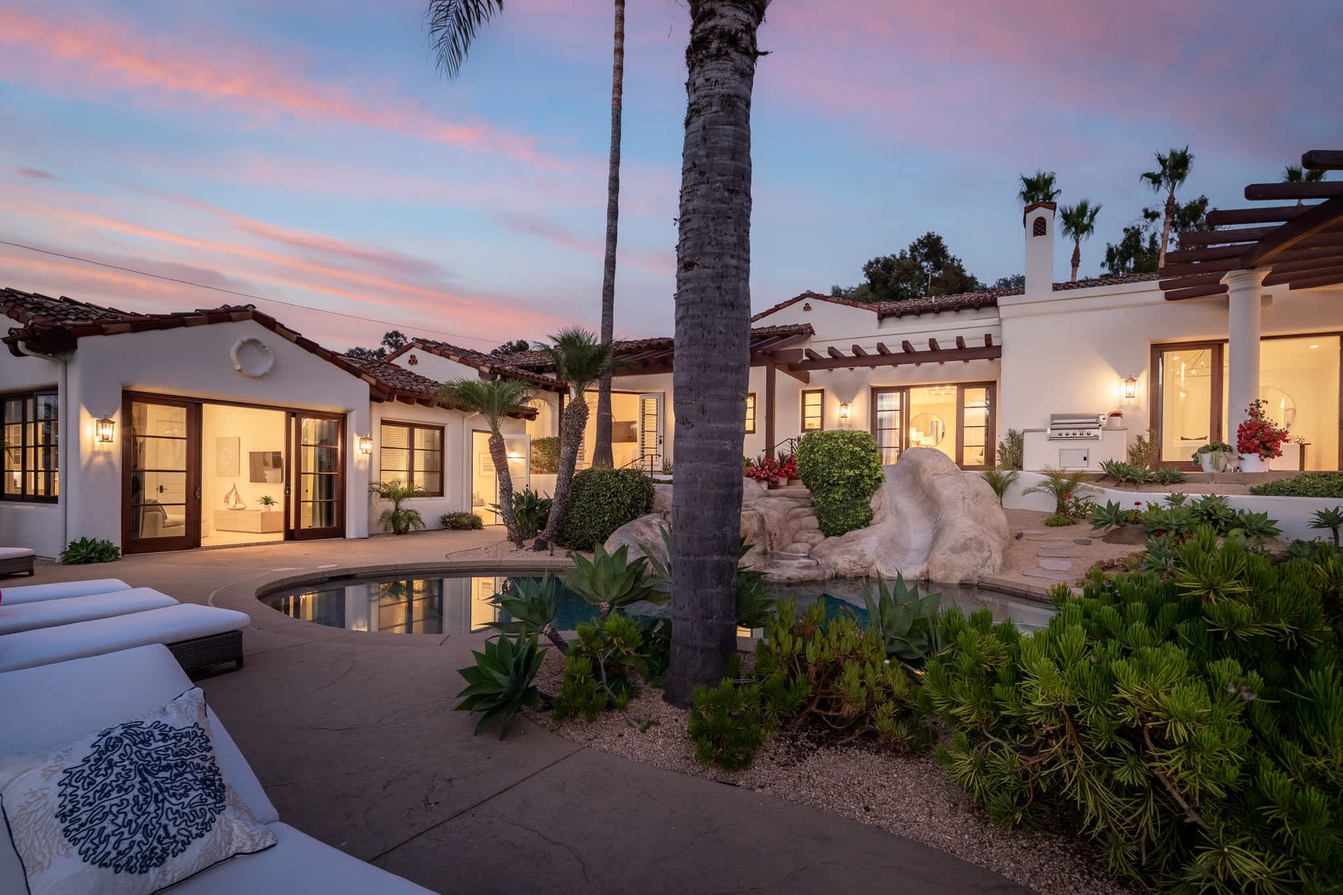 4390 Camino Privado
