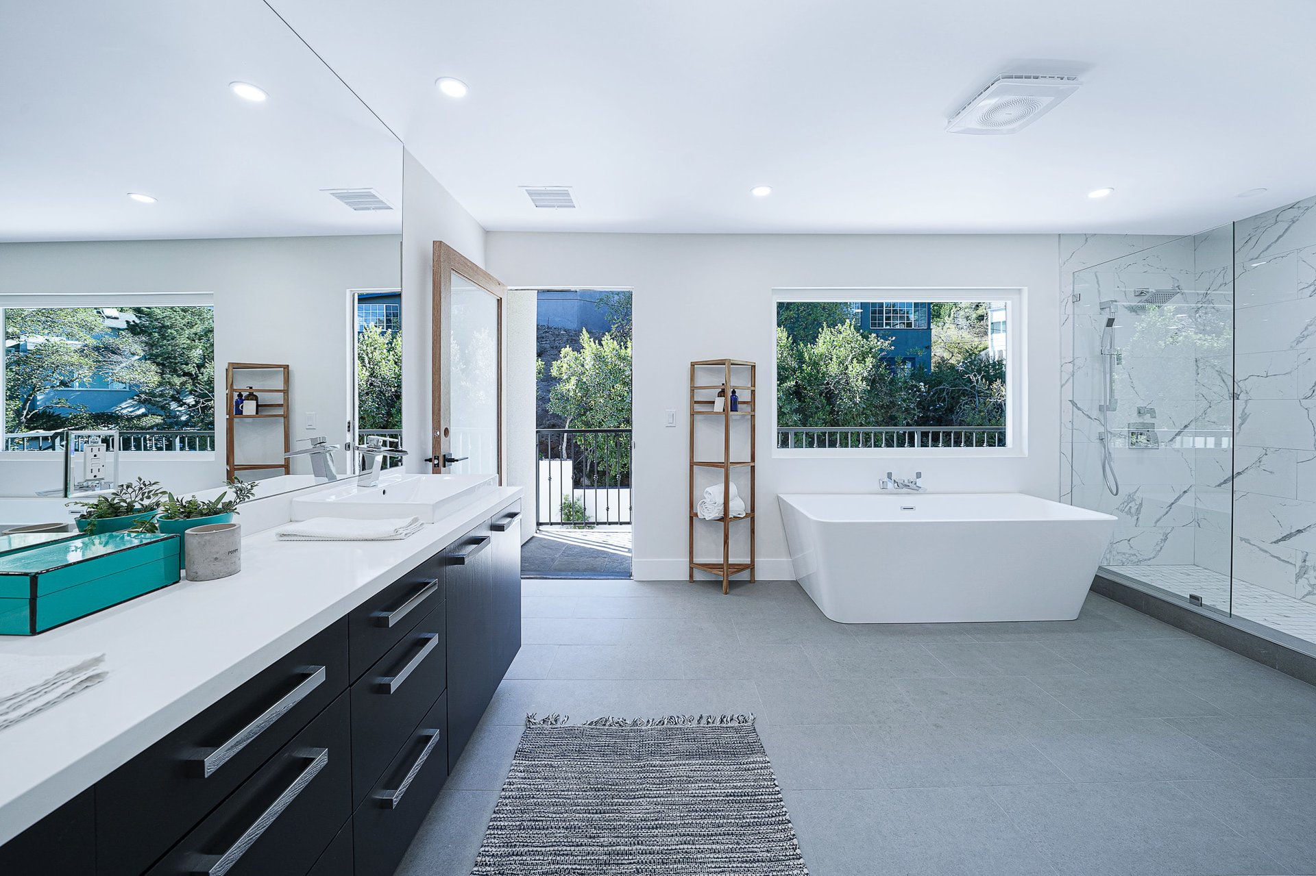 Immaculate & Turnkey Contemporary Home in Hollywood Hills