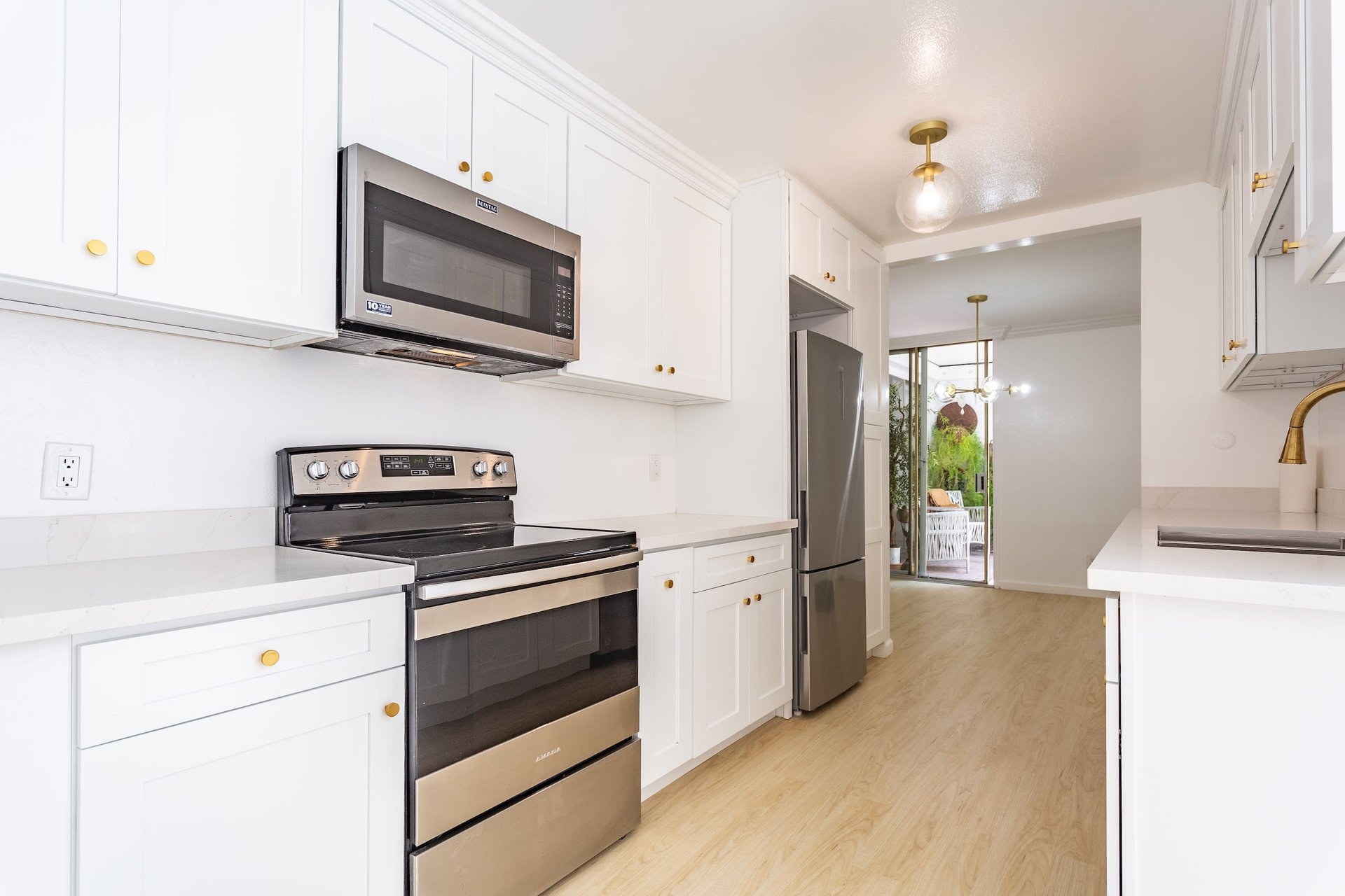 406 N Oakhurst Dr #105, Beverly Hills