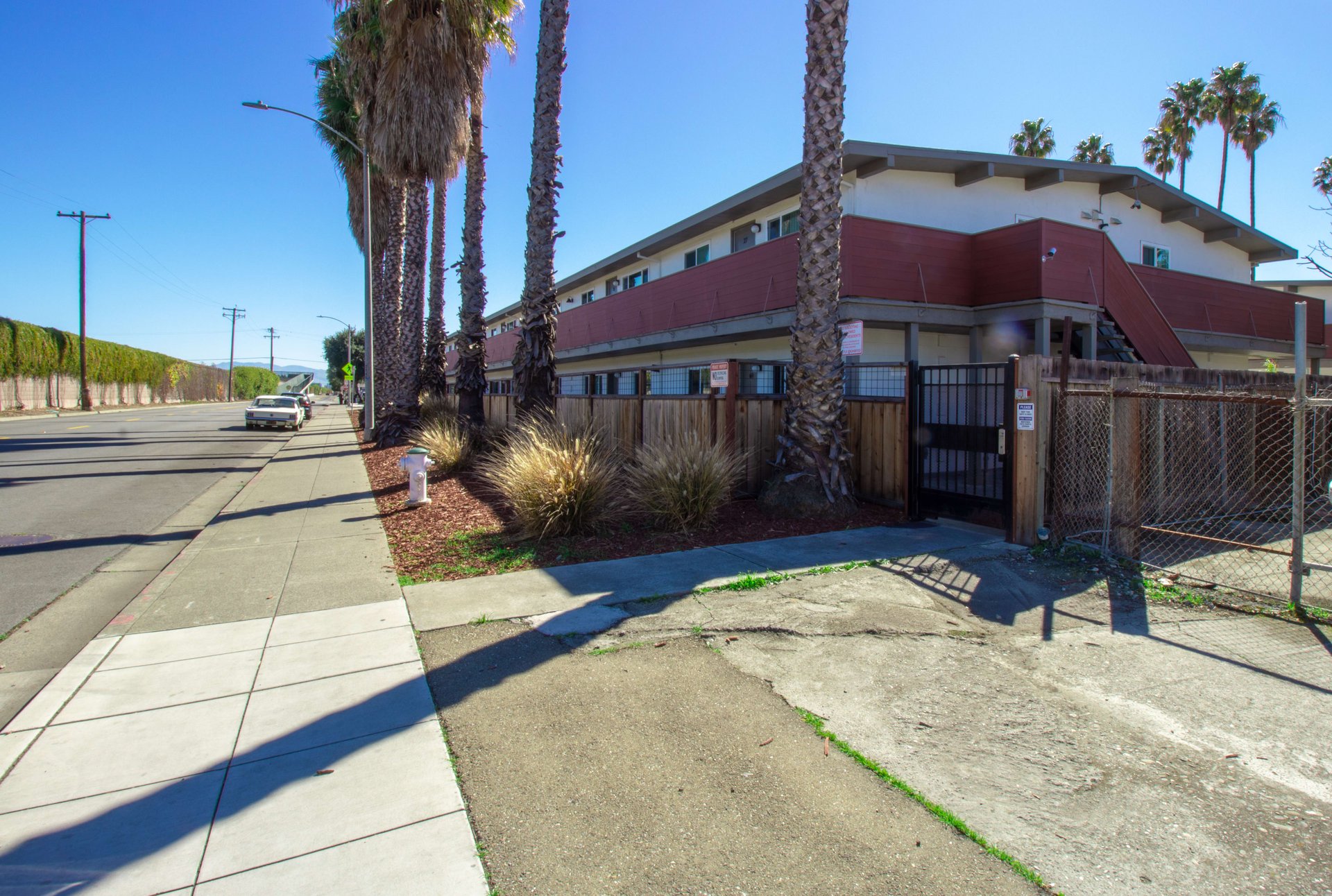 126 W Ahwanee Ave