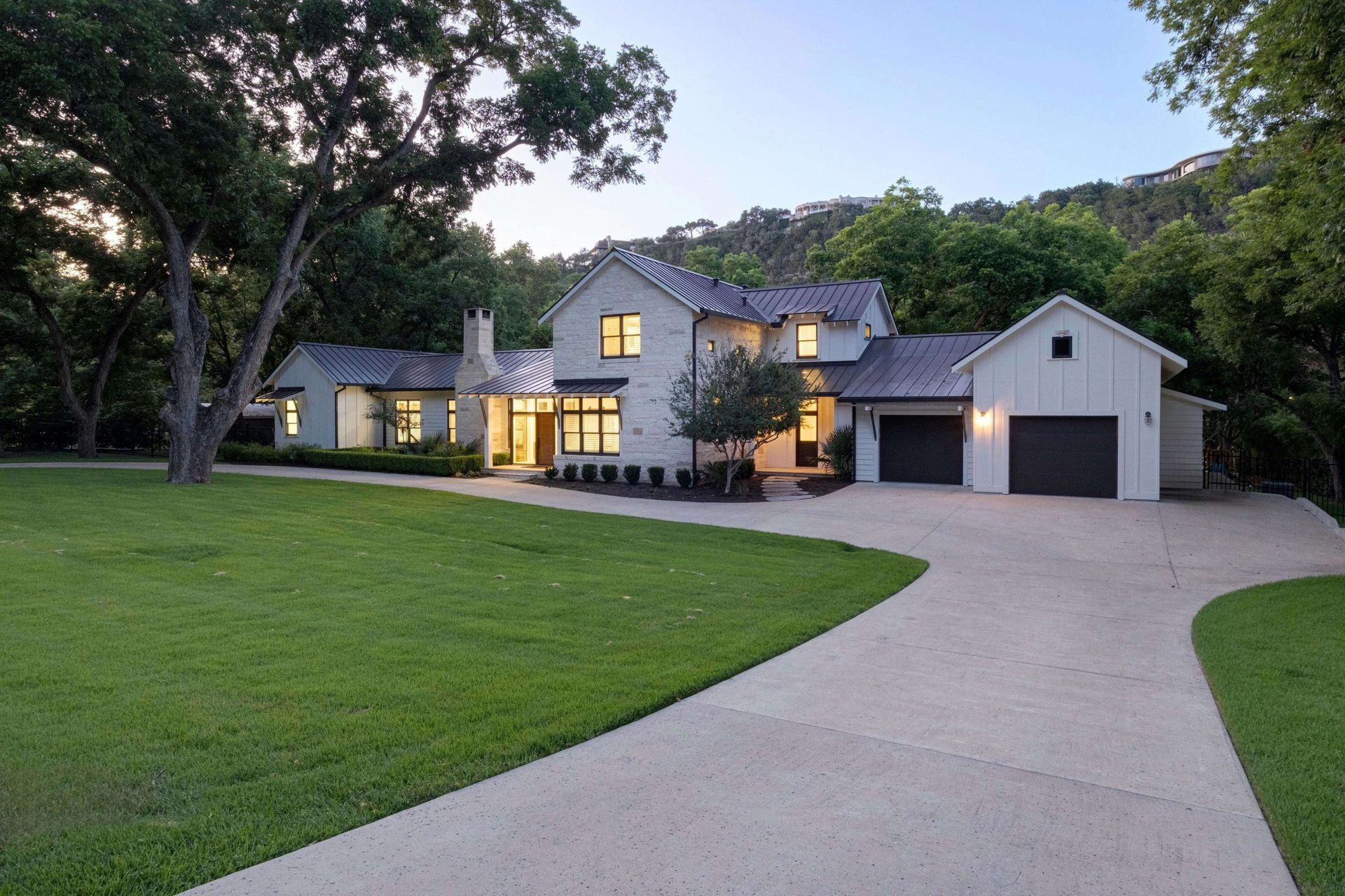 3120 Edgewater Drive