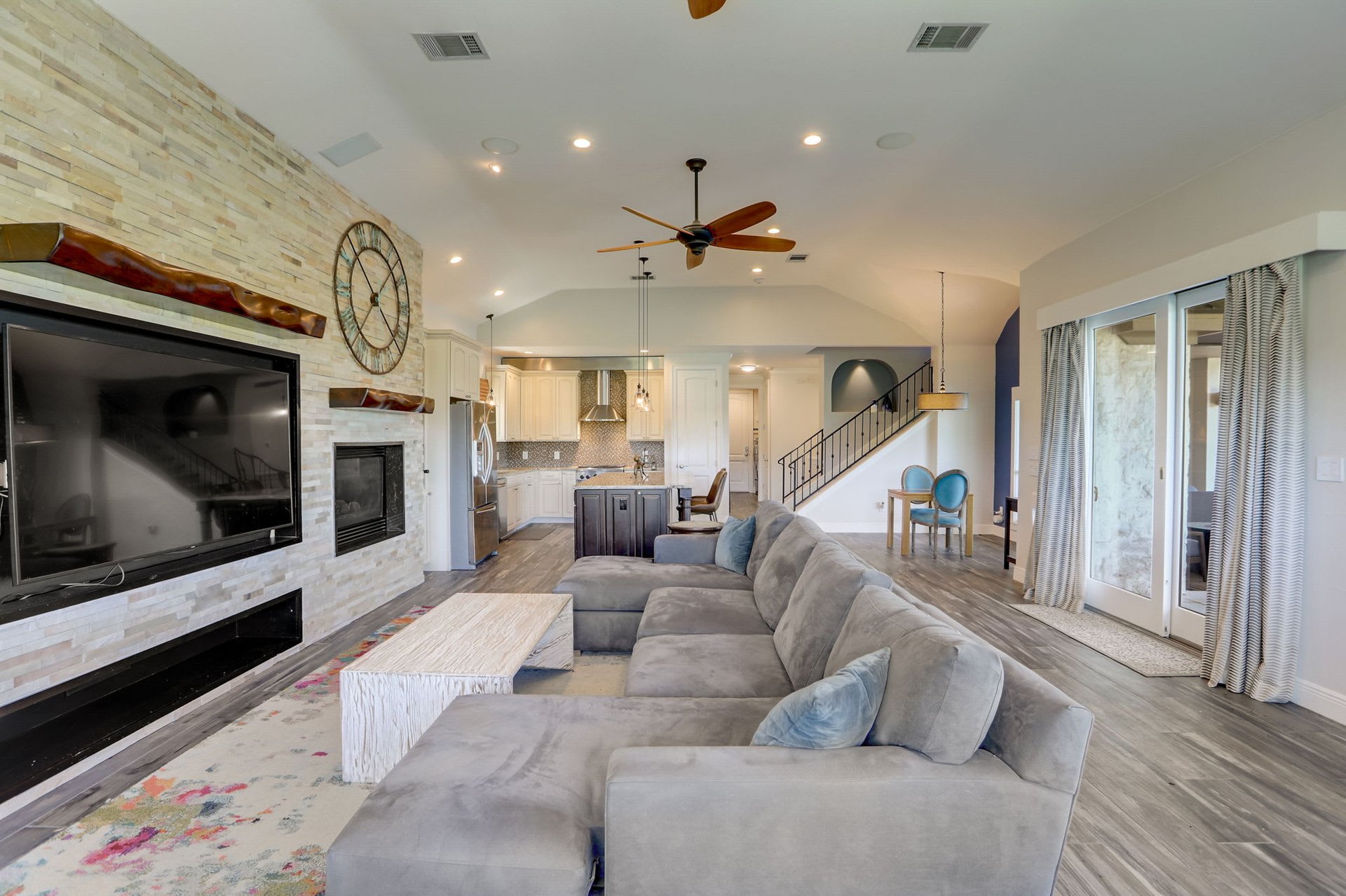 Hill Country Paradise: Luxurious 4/3 Home with Heated Pool/Spa and Spectacular Sunset Views in River Place!